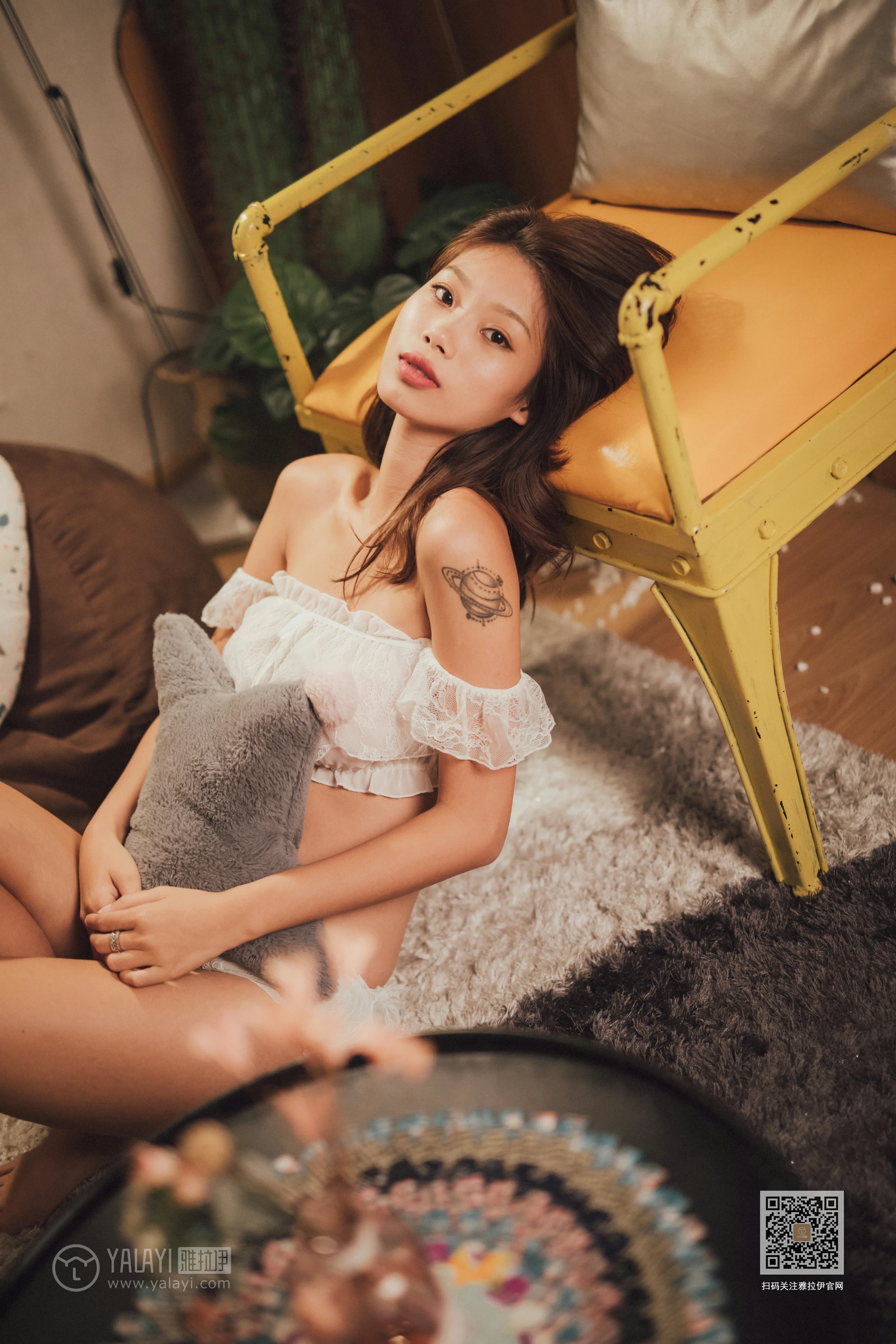 [YALAYI雅拉伊]Vol.481 居家女友 静初 白色透视情趣内衣性感私房写真集第6张