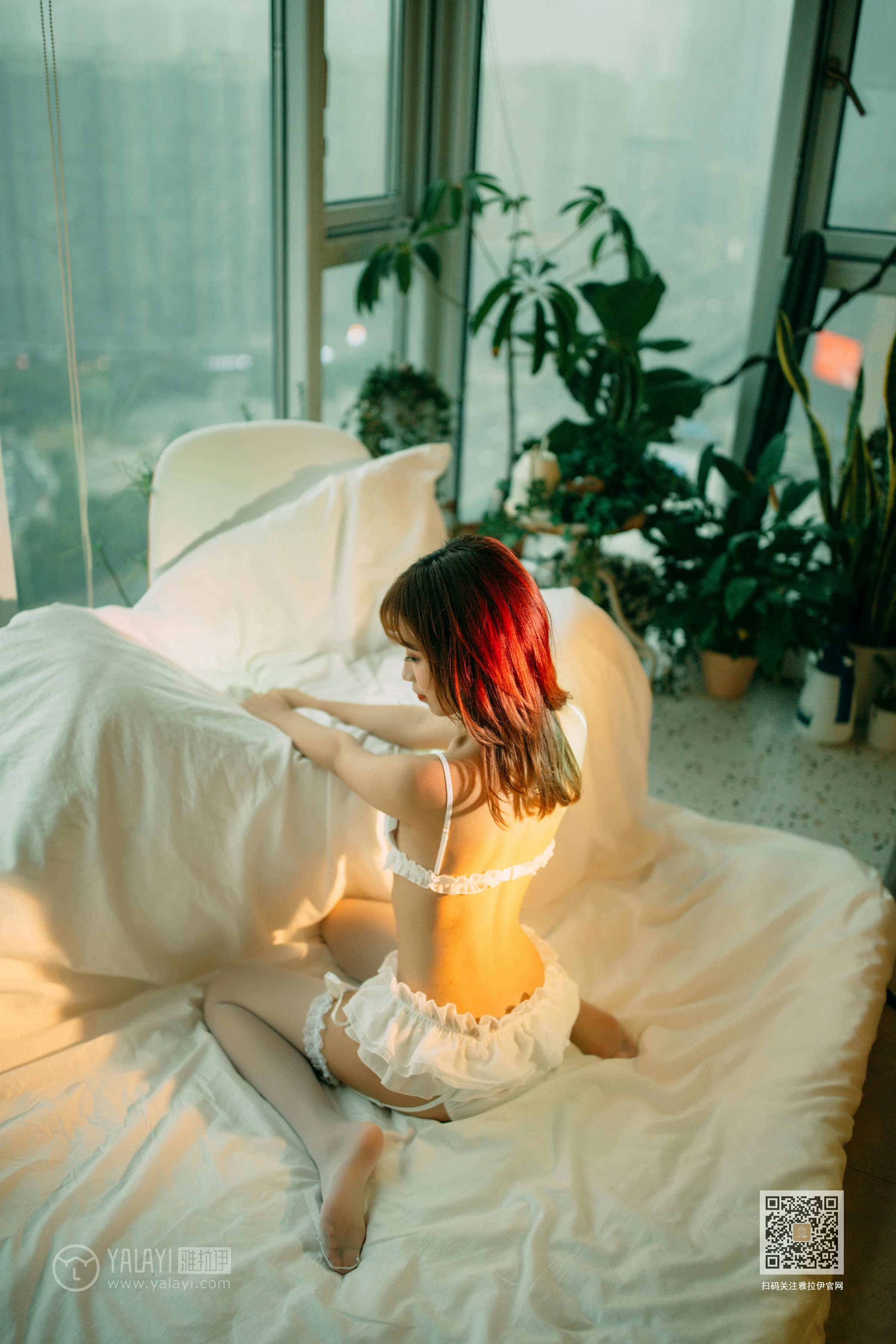 [YALAYI雅拉伊]Vol.483 丝情趣味 丽雅 白色情趣内衣加白色丝袜美腿性感私房写真集第9张