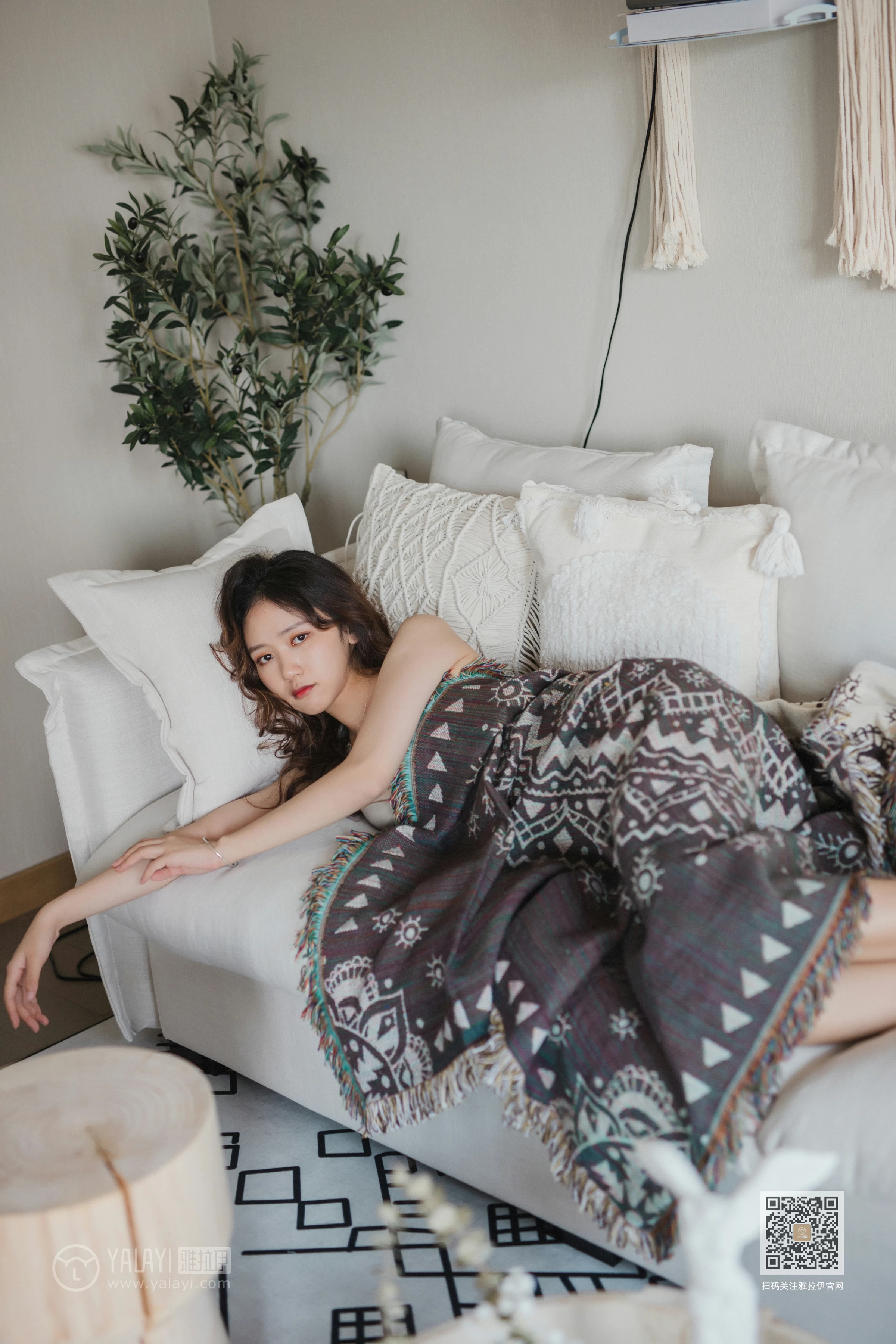 [YALAYI雅拉伊]Vol.496 想你的呵护 晓琳 灰色性感内衣居家私房写真集第13张