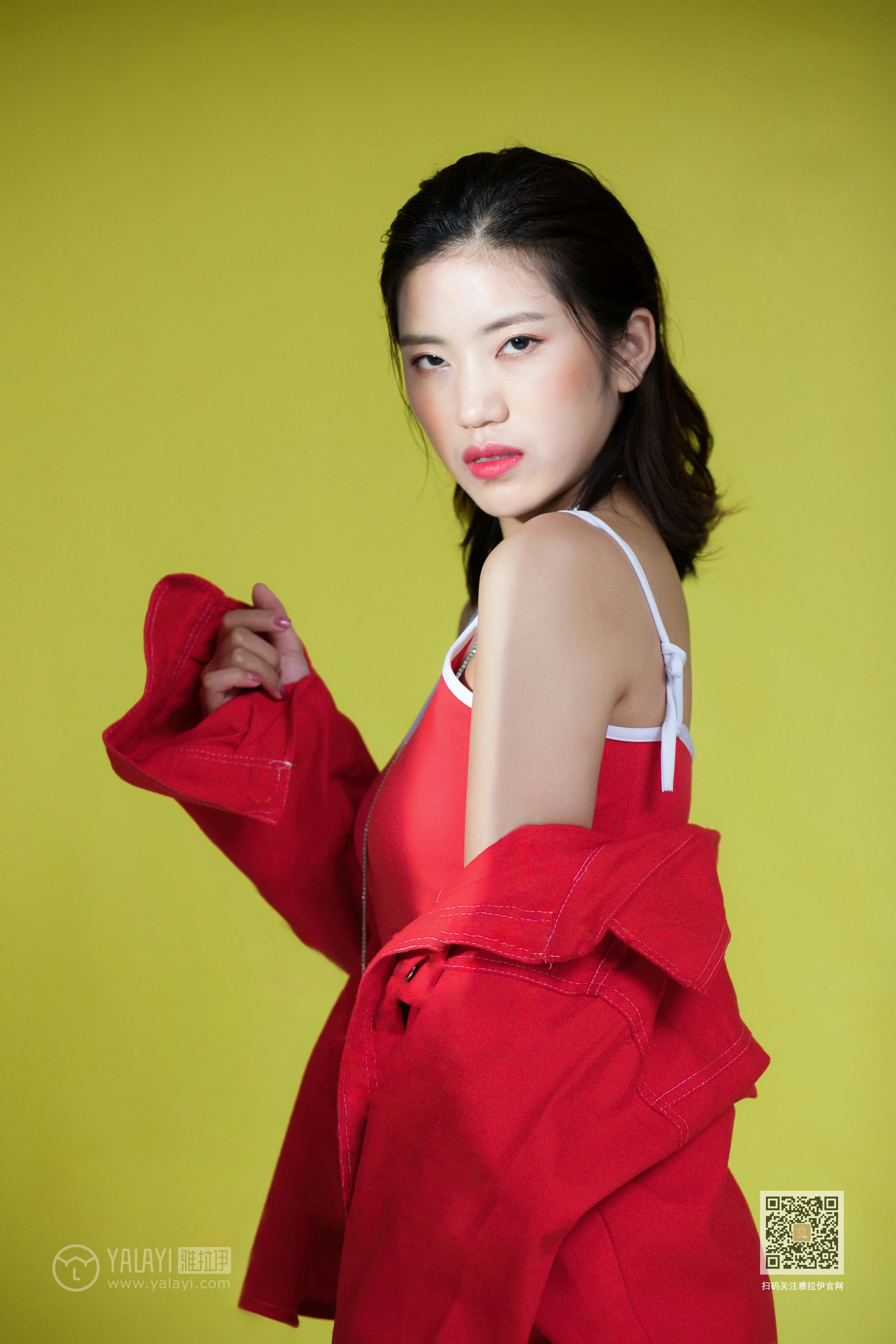 [YALAYI雅拉伊]Vol.499 艺术人生 小小 红色吊带连体运动内衣性感私房写真集第2张