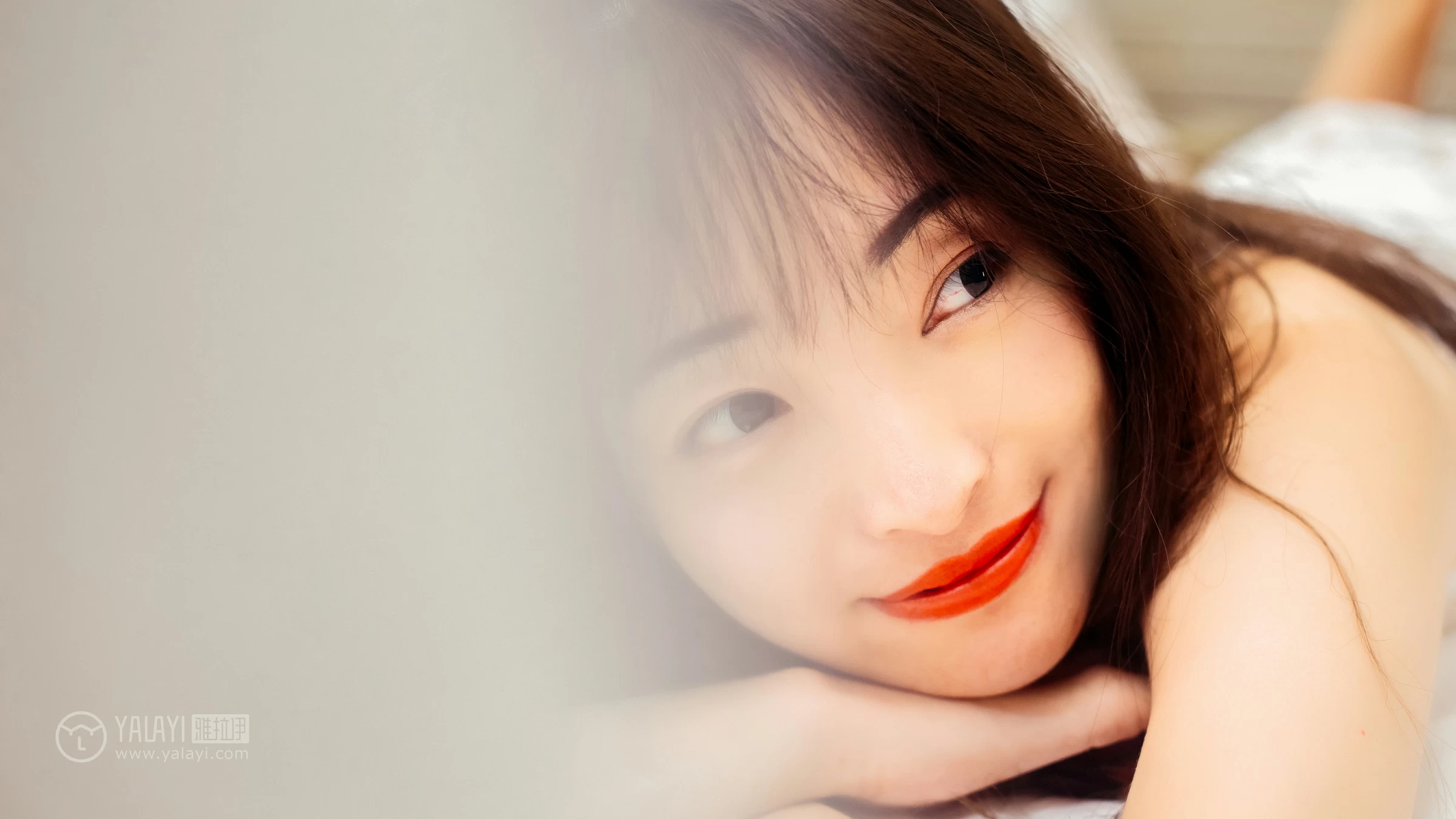 [YALAYI雅拉伊]Vol.508 愉快的一晚 小雪 白色吊带蕾丝睡衣裙性感私房写真集第6张