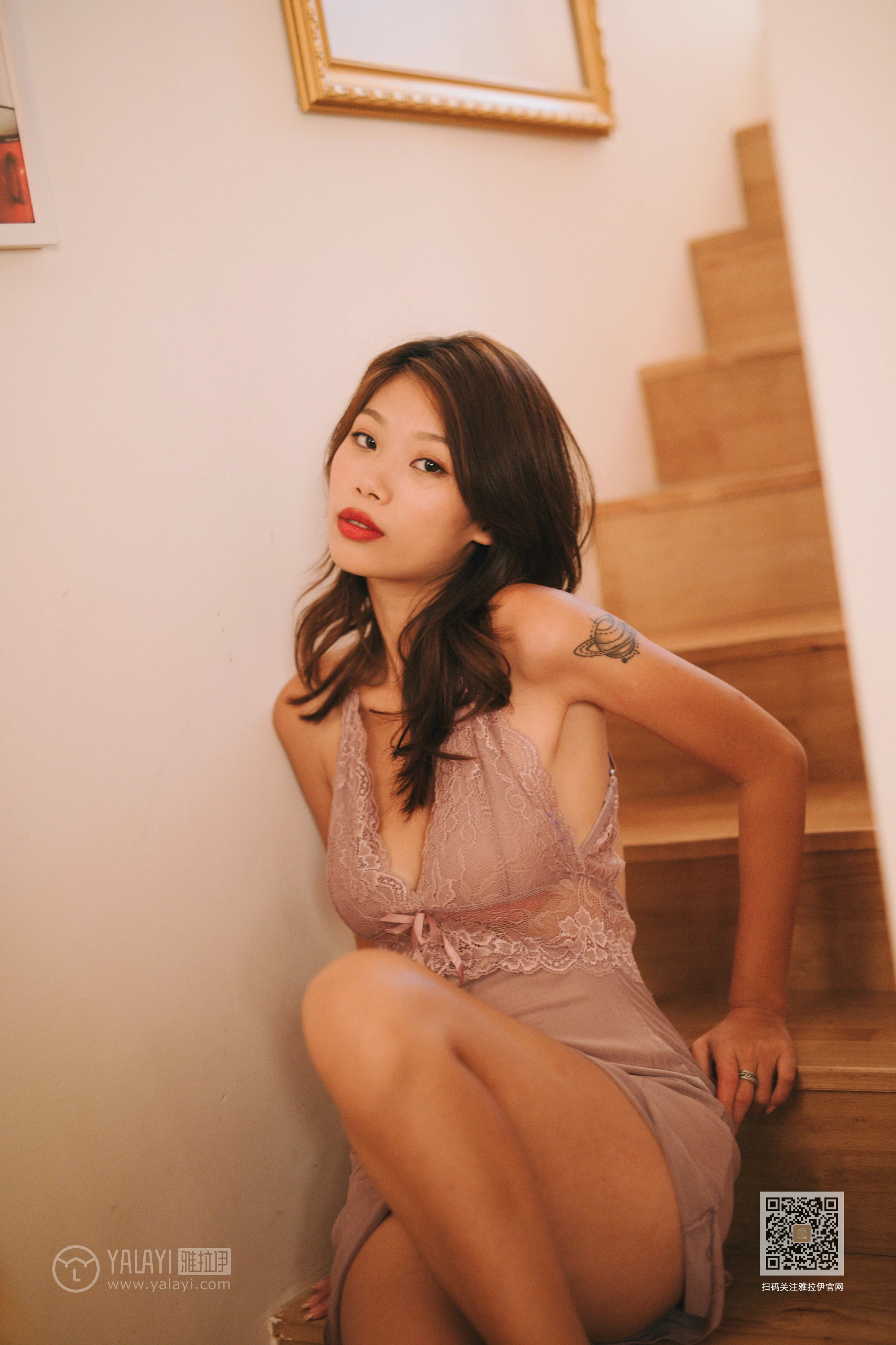 [YALAYI雅拉伊]Vol.509 楼梯间的偶遇 静初 粉色吊带蕾丝睡衣裙性感私房写真集第14张