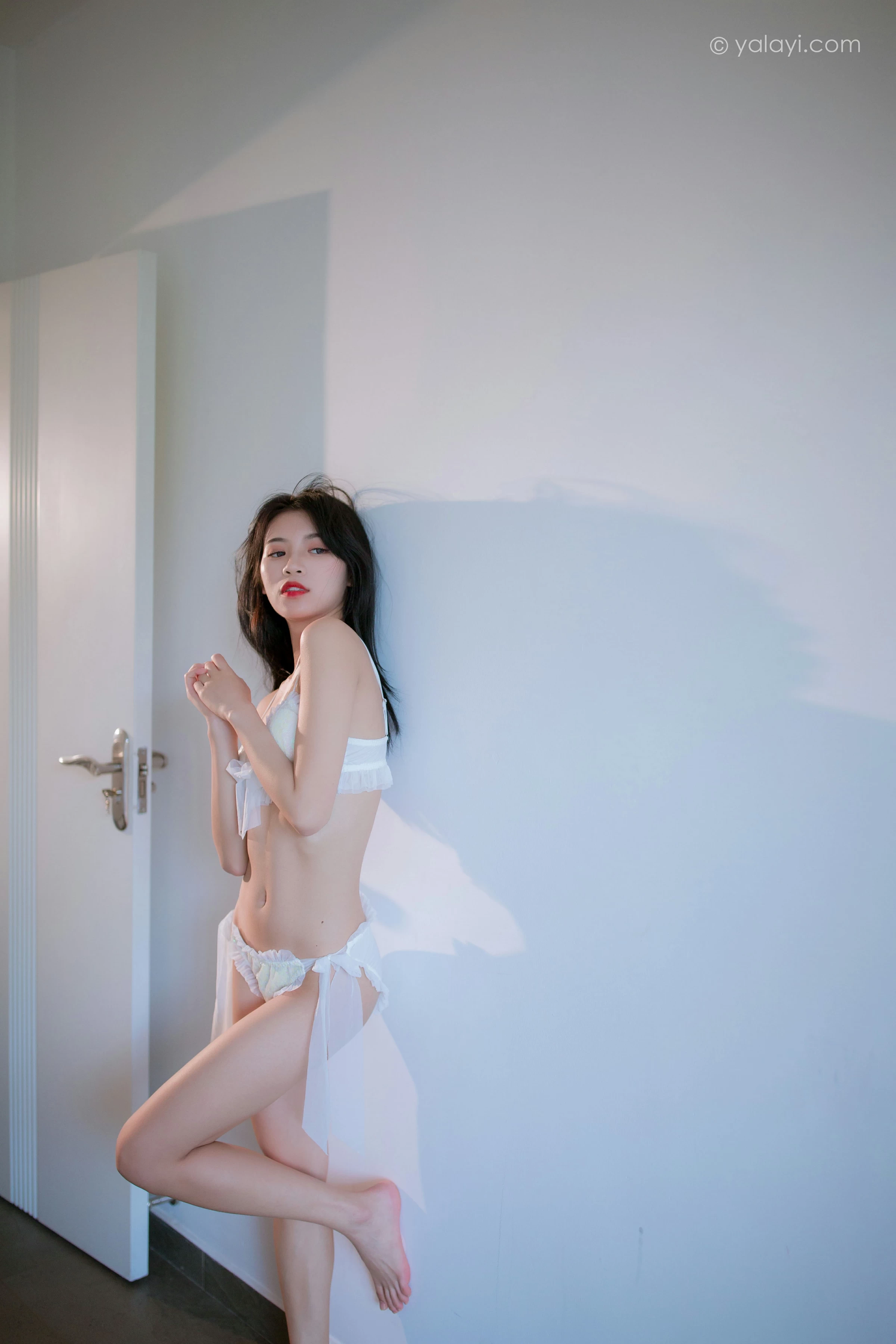 [YALAYI雅拉伊]NO.672 《入目无他人》 丽雅 白色蕾丝内衣性感私房写真集第15张