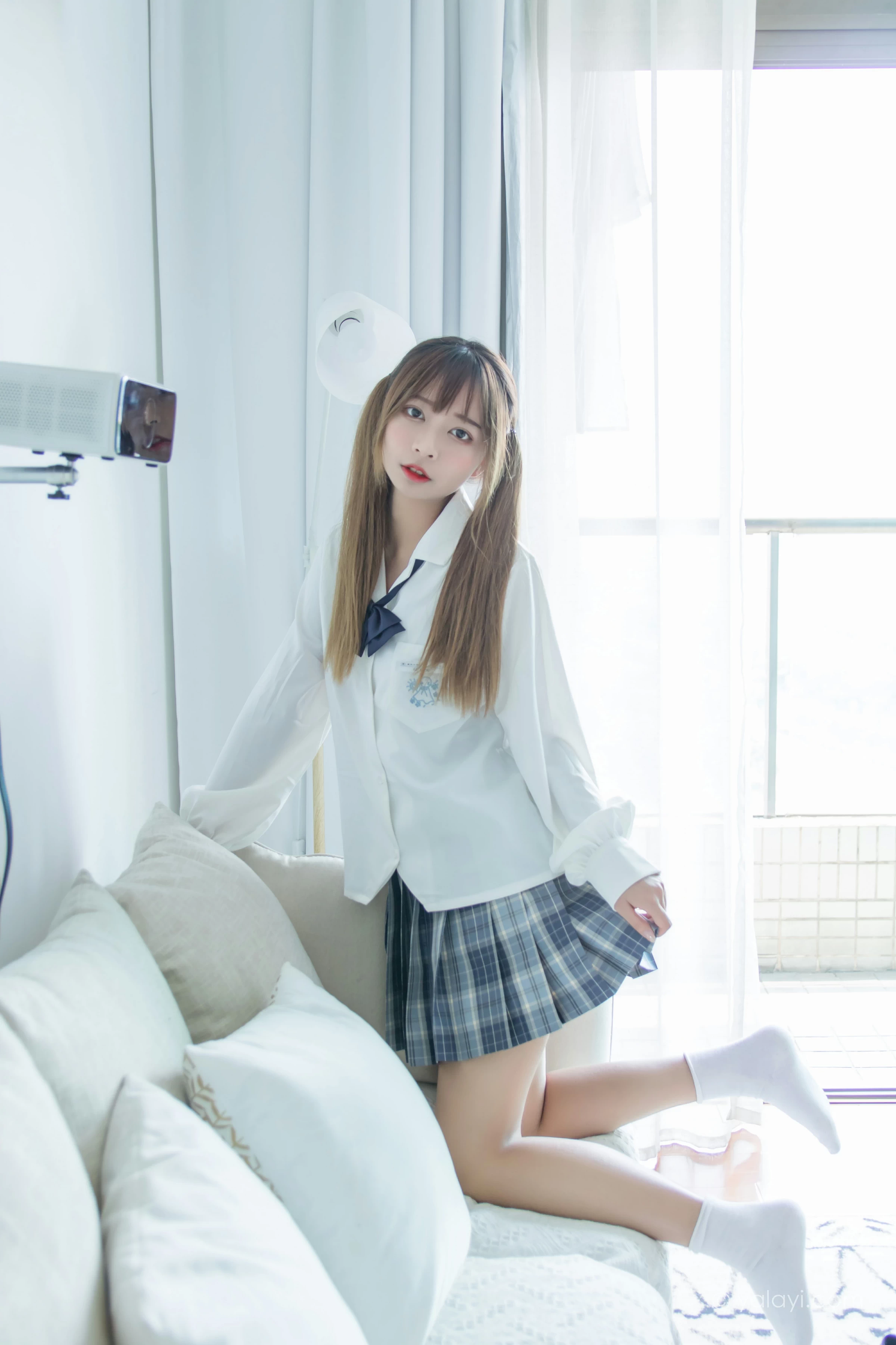 [YALAYI雅拉伊]NO.667 《有我超甜》 阿禾 白色JK制服加格子短裙私房写真集第5张