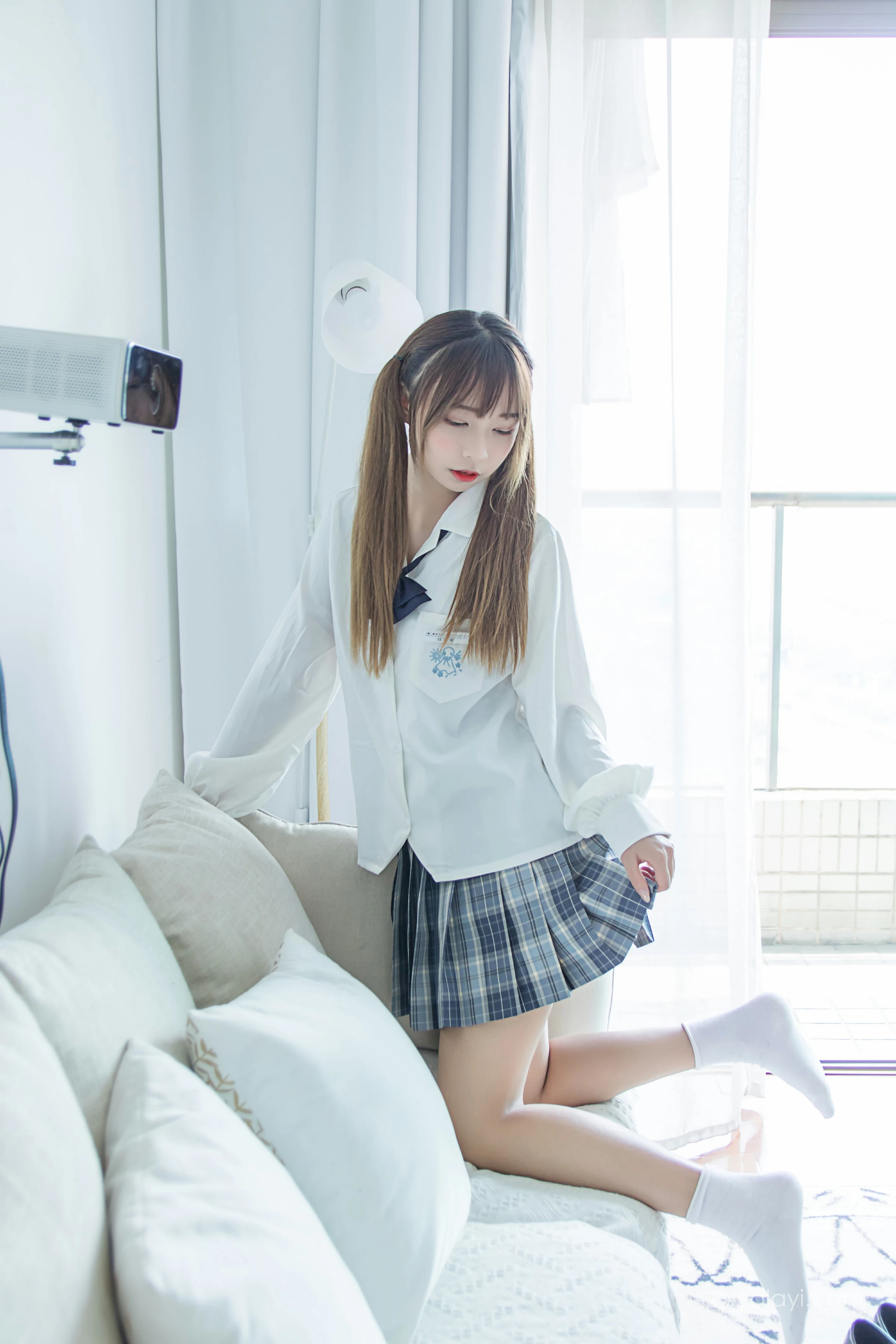 [YALAYI雅拉伊]NO.667 《有我超甜》 阿禾 白色JK制服加格子短裙私房写真集第6张