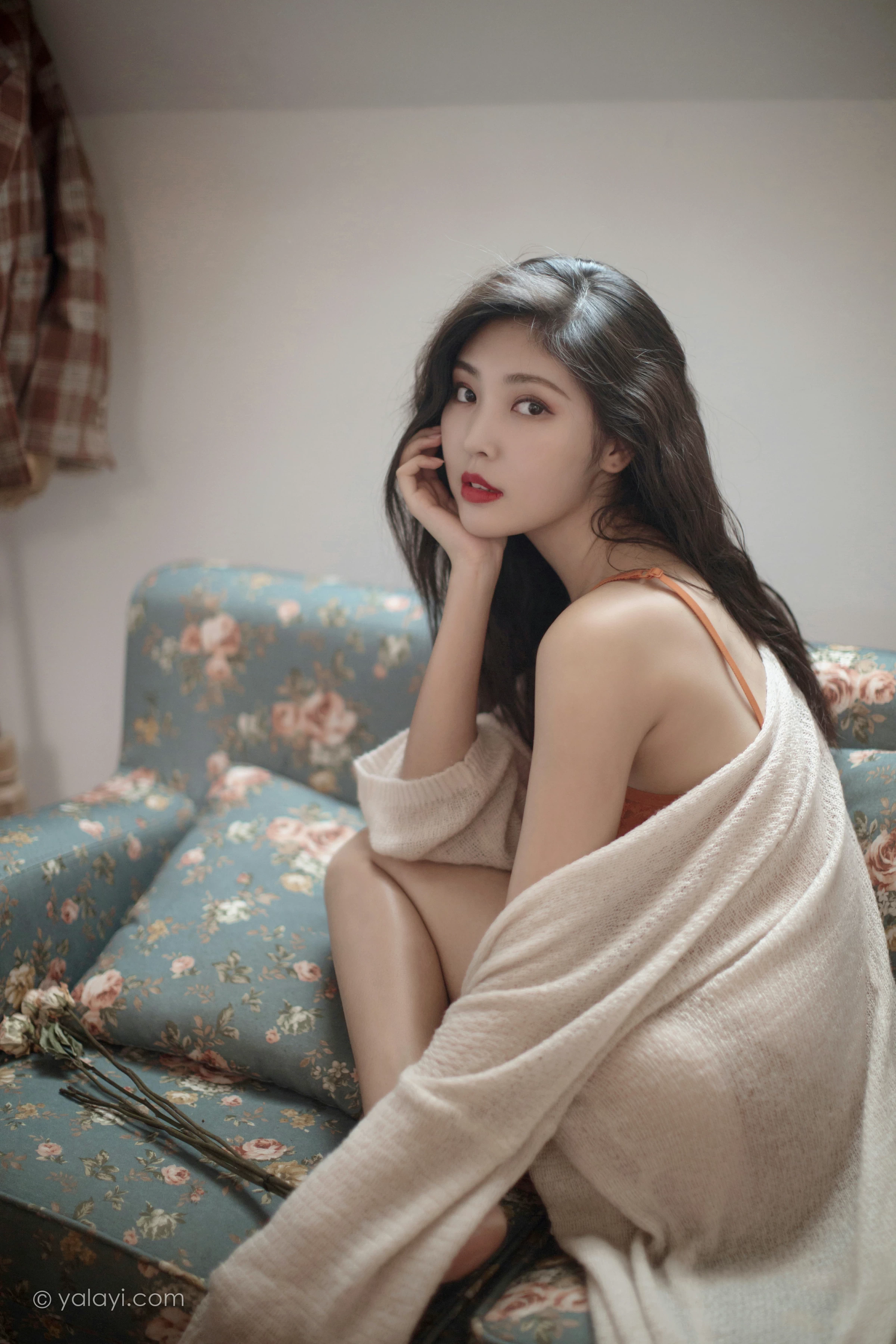 [YALAYI雅拉伊]NO.670 《心动》 苍儿 白色睡袍加橙色内衣性感私房写真集第19张