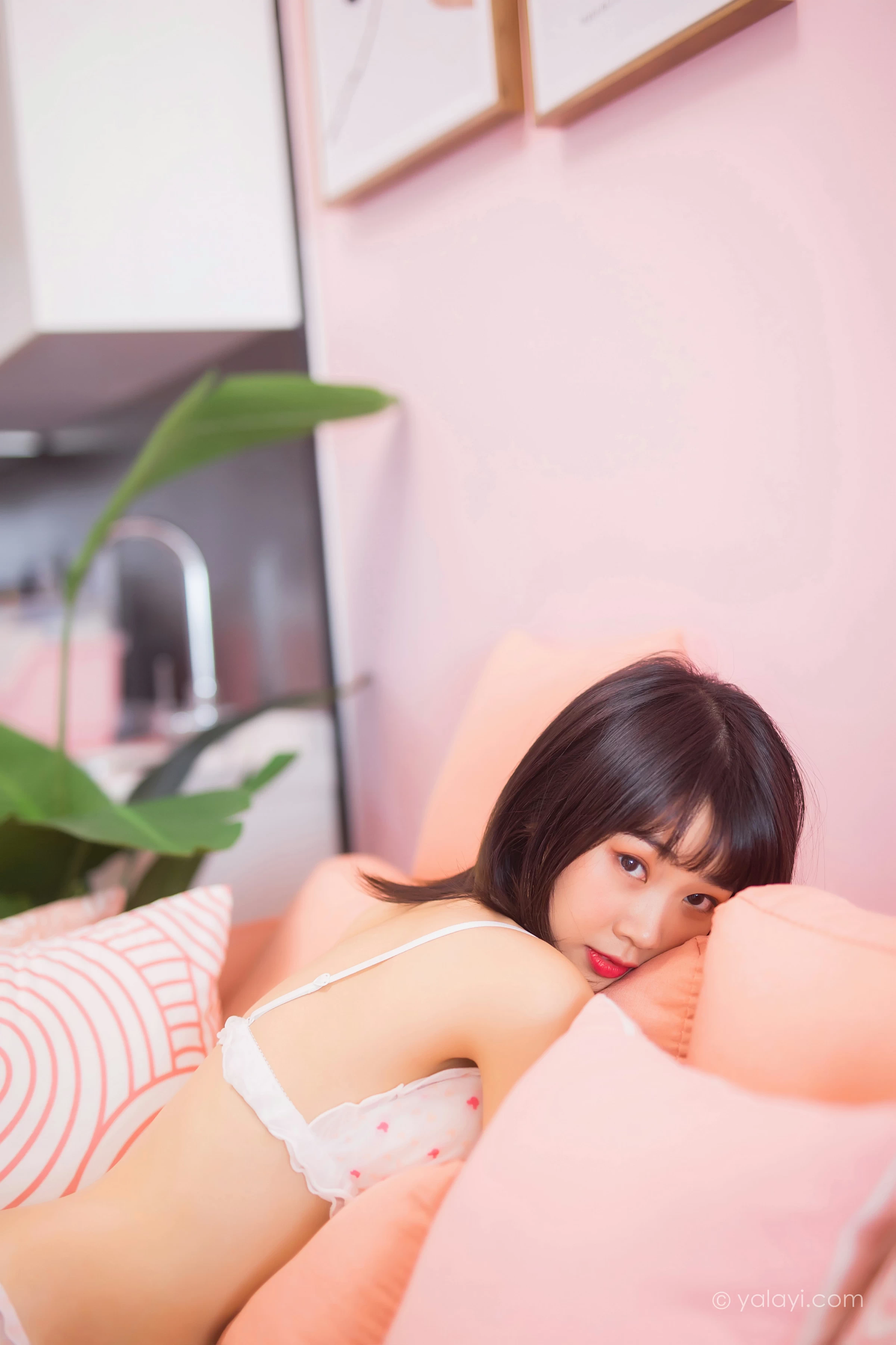 [YALAYI雅拉伊]NO.657 《粉色少女心》 粉粉 白色蕾丝内衣性感私房写真集第5张