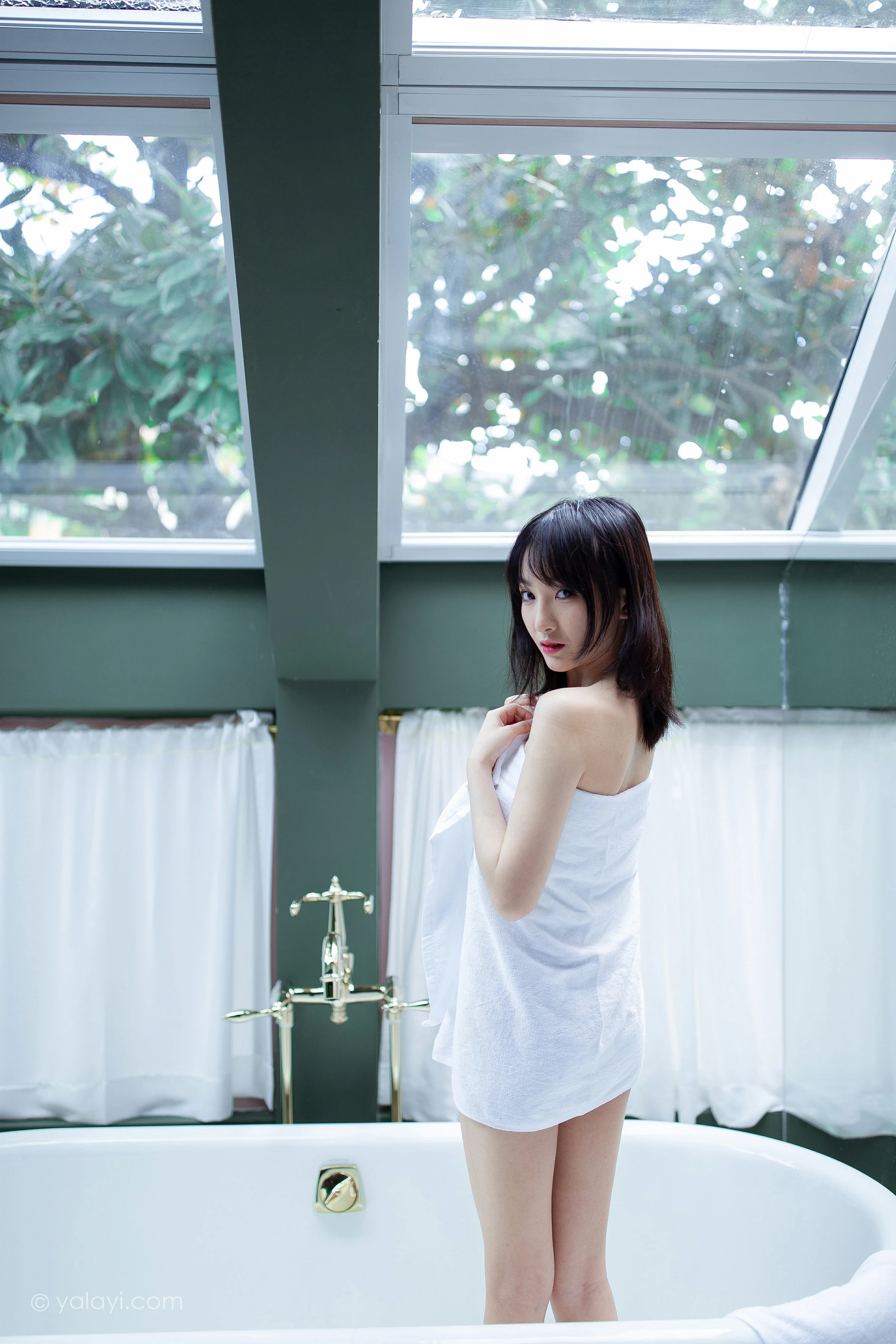 [YALAYI雅拉伊]NO.684 《清凉一夏》 落落 白色浴袍性感私房写真集第14张