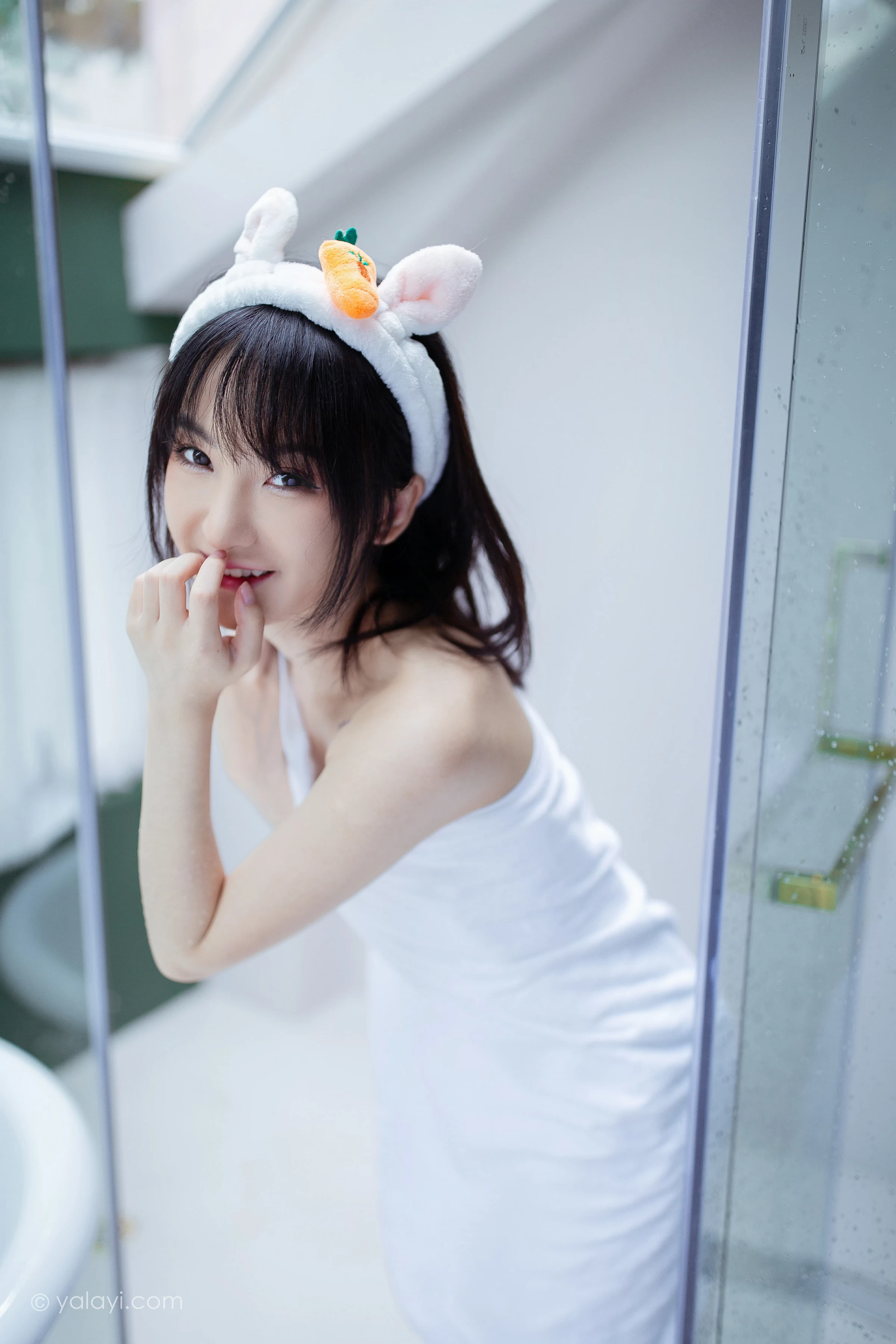 [YALAYI雅拉伊]NO.684 《清凉一夏》 落落 白色浴袍性感私房写真集第18张