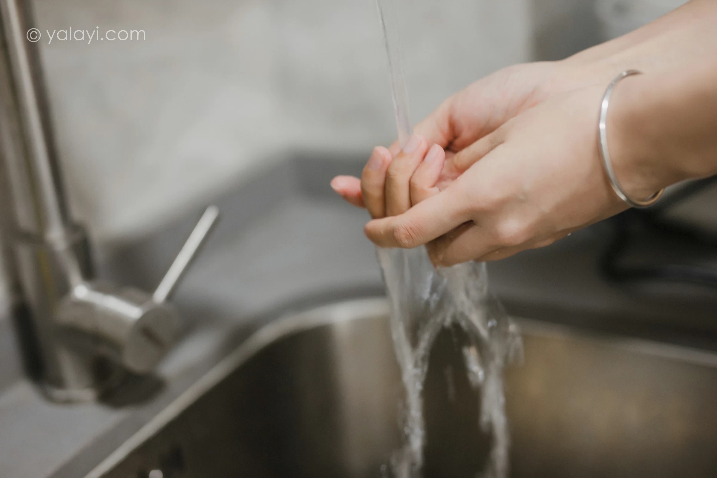 [YALAYI雅拉伊]NO.659 《一起的日子》 晓琳 灰色内衣居家性感私房写真集第7张