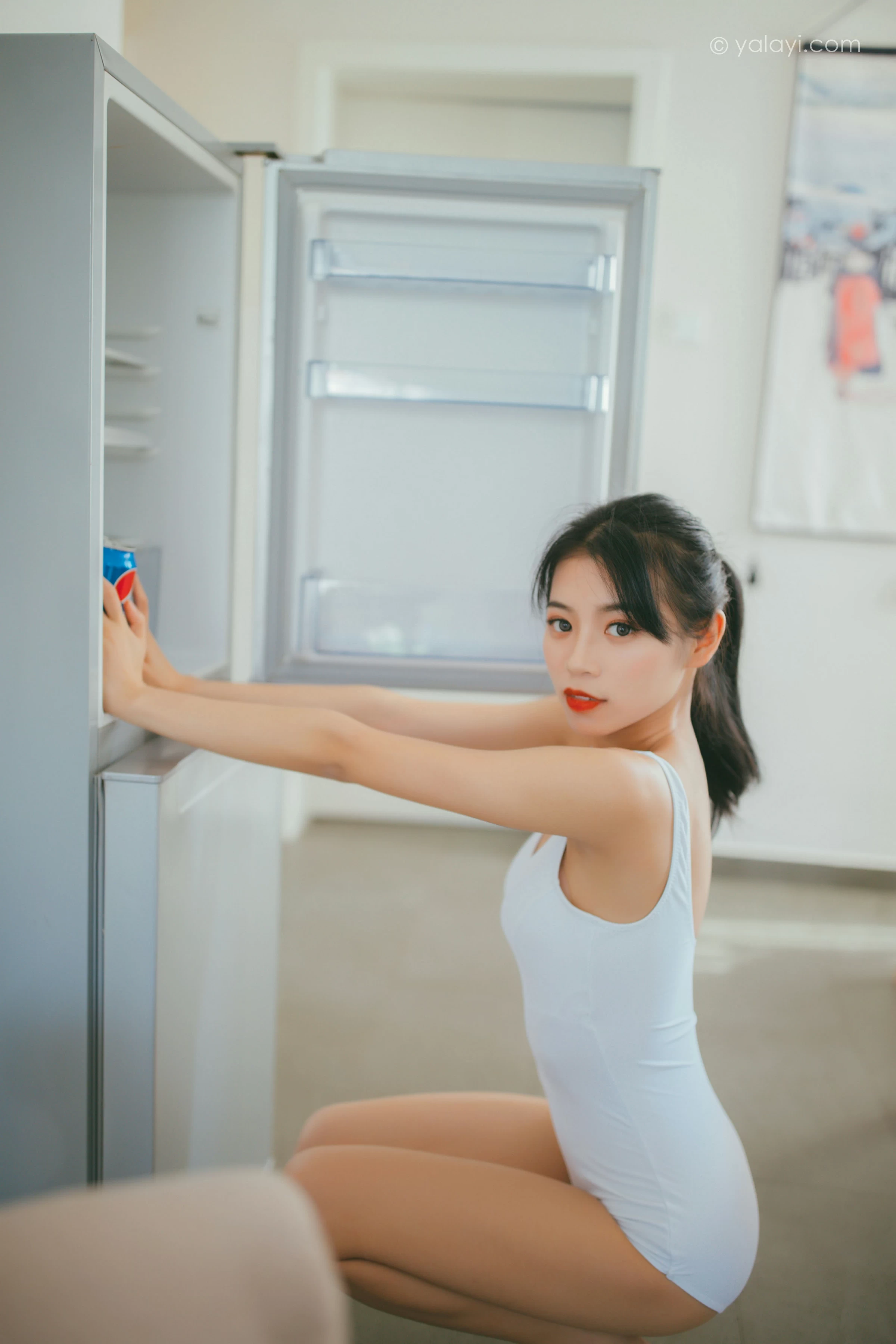 [YALAYI雅拉伊]NO.660 《消暑少女》 丽雅 白色连体体操服性感私房写真集第7张