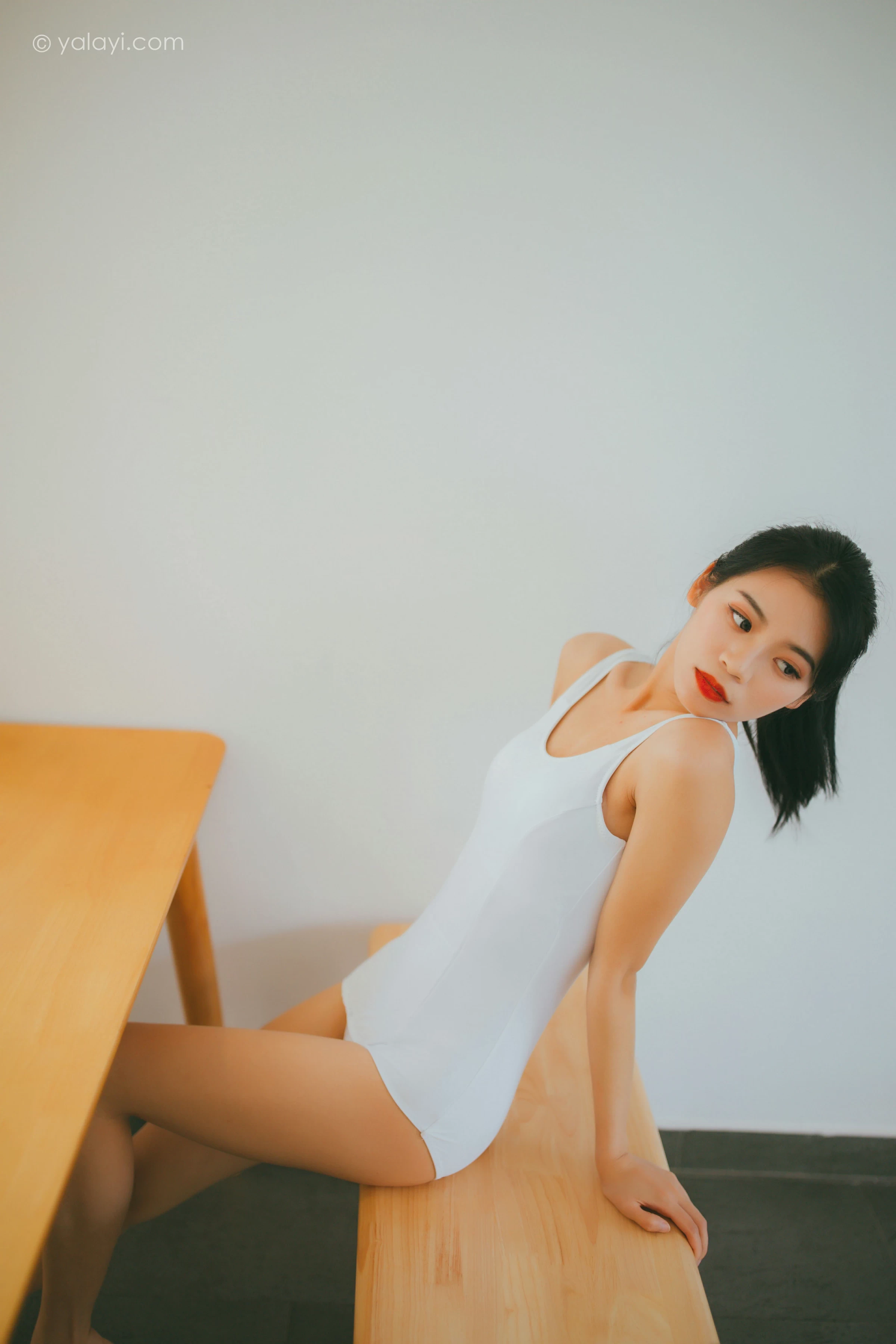 [YALAYI雅拉伊]NO.660 《消暑少女》 丽雅 白色连体体操服性感私房写真集第6张