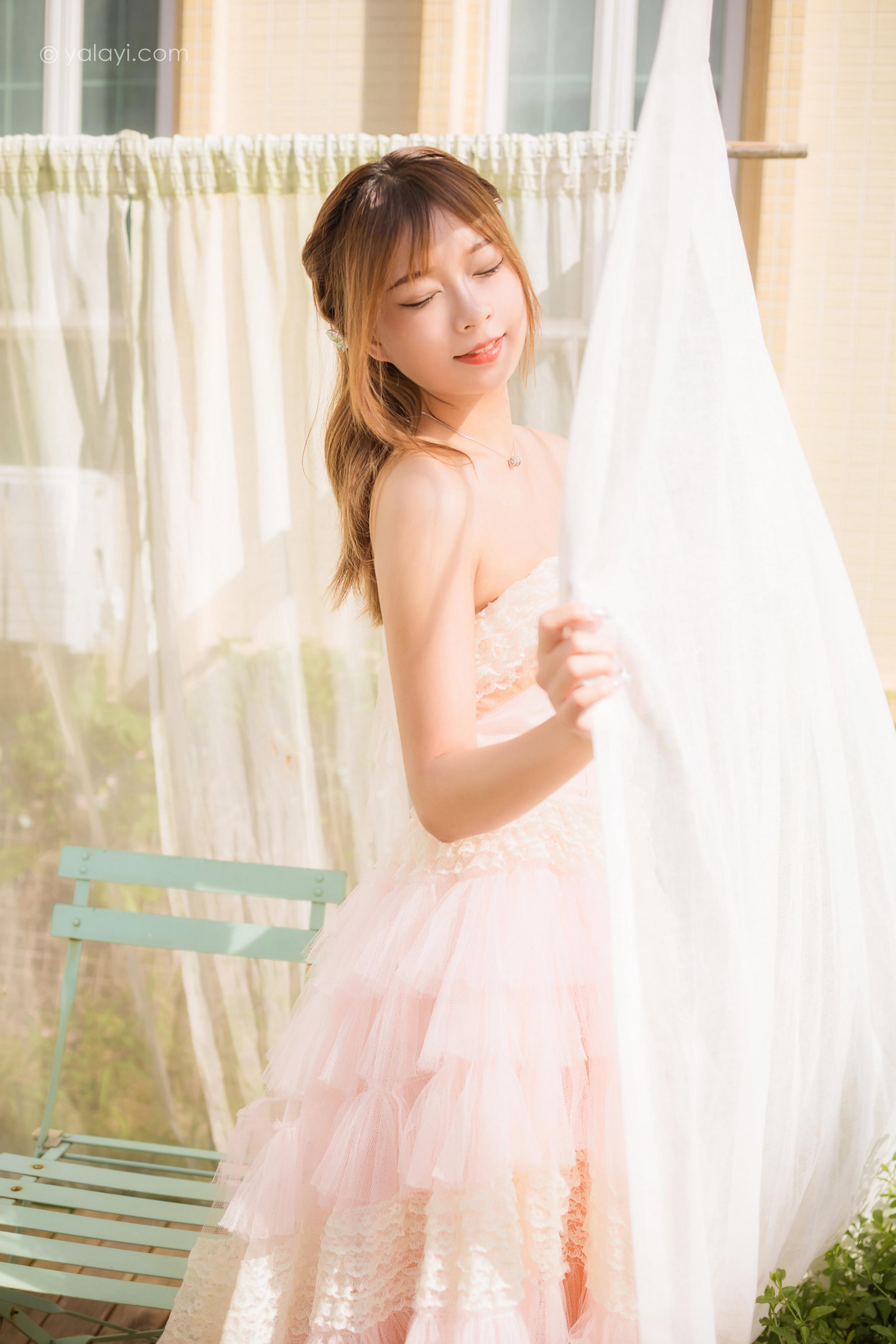 [YALAYI雅拉伊]2022.08.22 佳人 阿禾 粉色抹胸蕾丝加衣裙性感写真集第11张