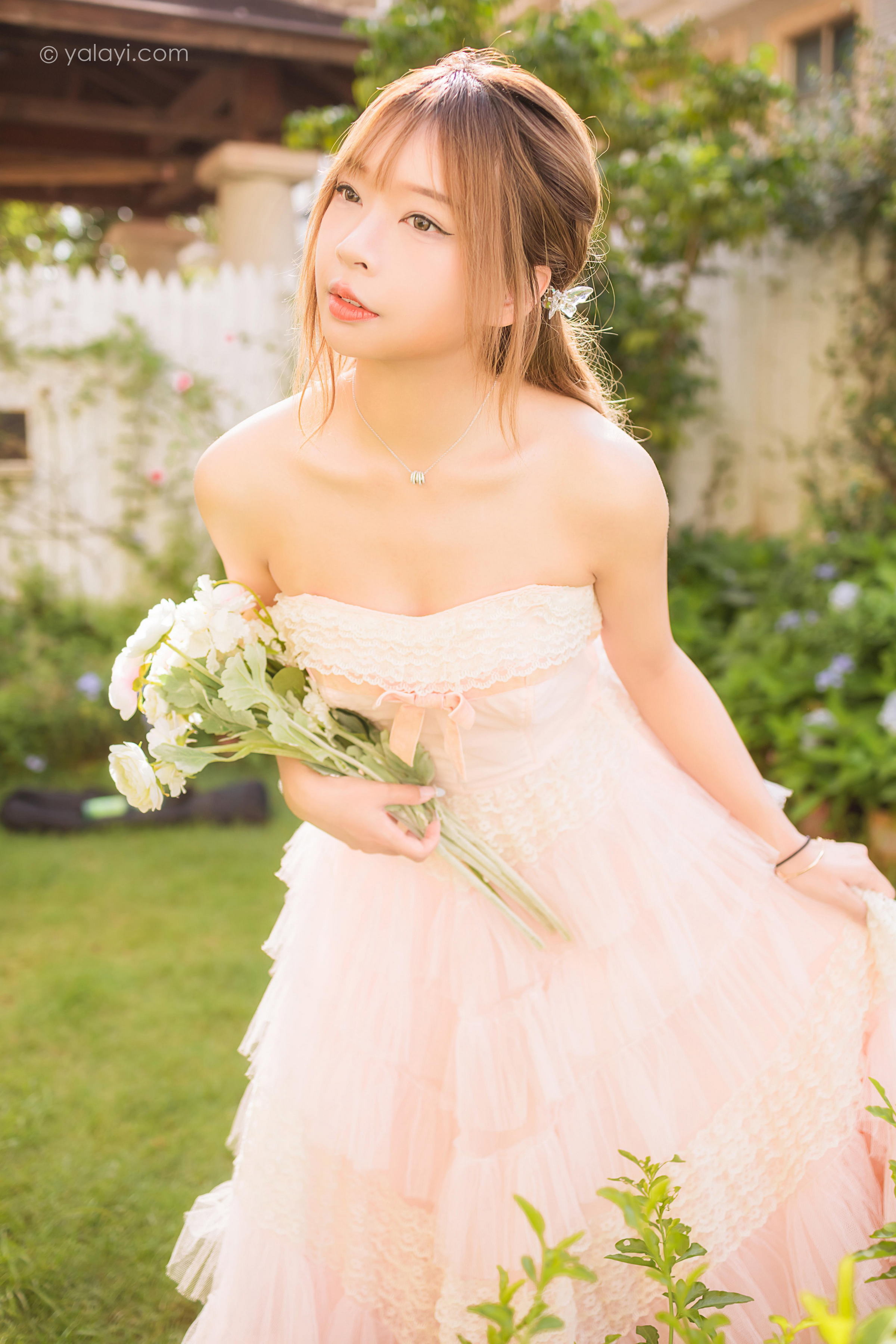 [YALAYI雅拉伊]2022.08.22 佳人 阿禾 粉色抹胸蕾丝加衣裙性感写真集第9张