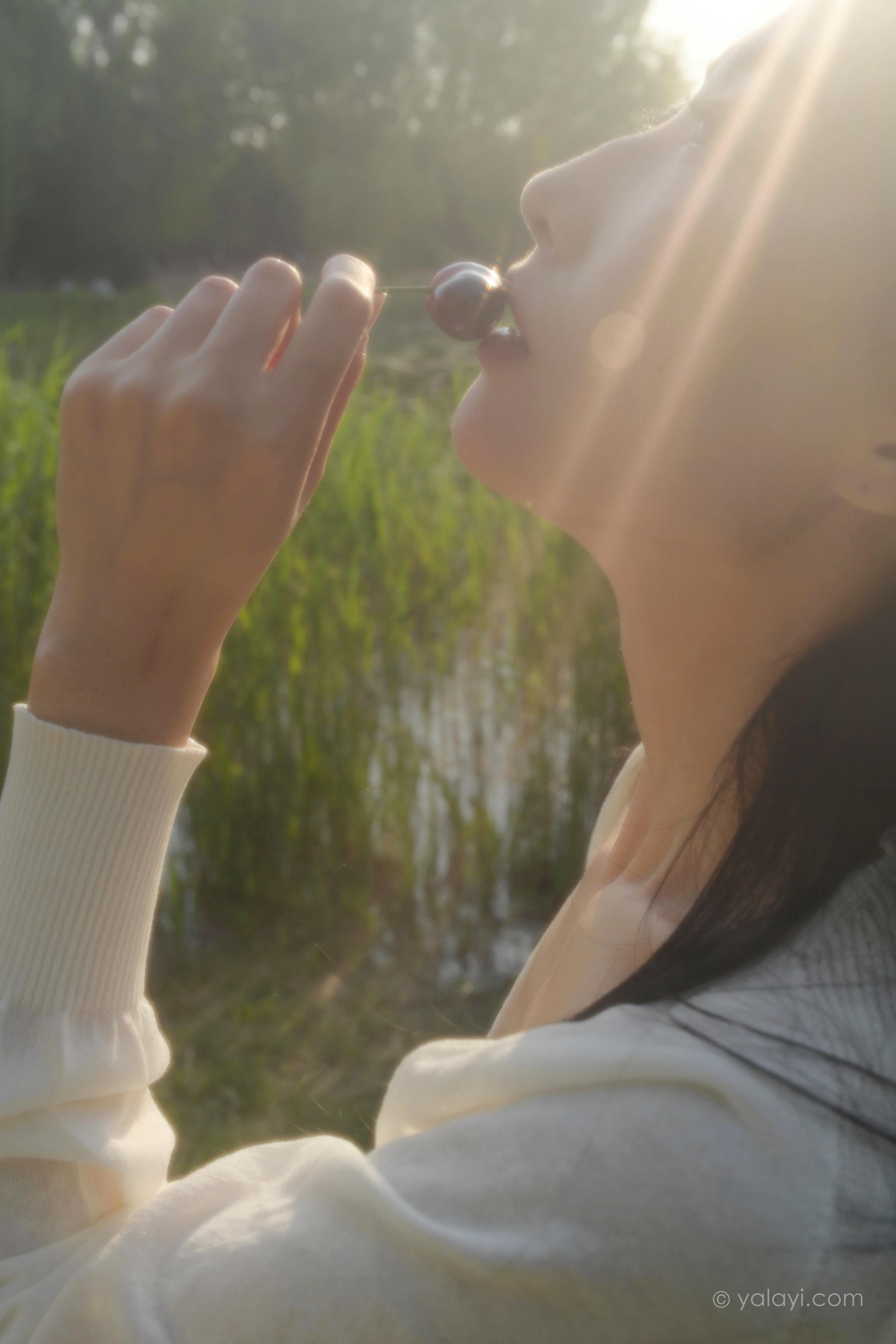 [YALAYI雅拉伊]2022.08.26 梦回 佳佳 白色透视小外套加吊带连衣裙清纯写真集第8张