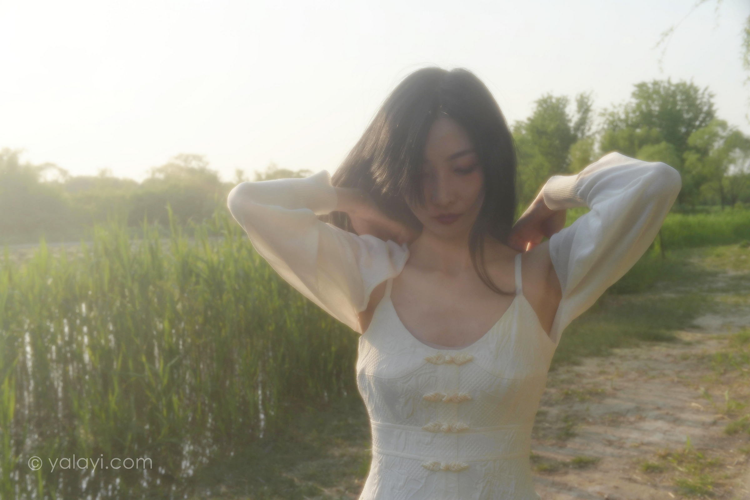[YALAYI雅拉伊]2022.08.26 梦回 佳佳 白色透视小外套加吊带连衣裙清纯写真集第10张