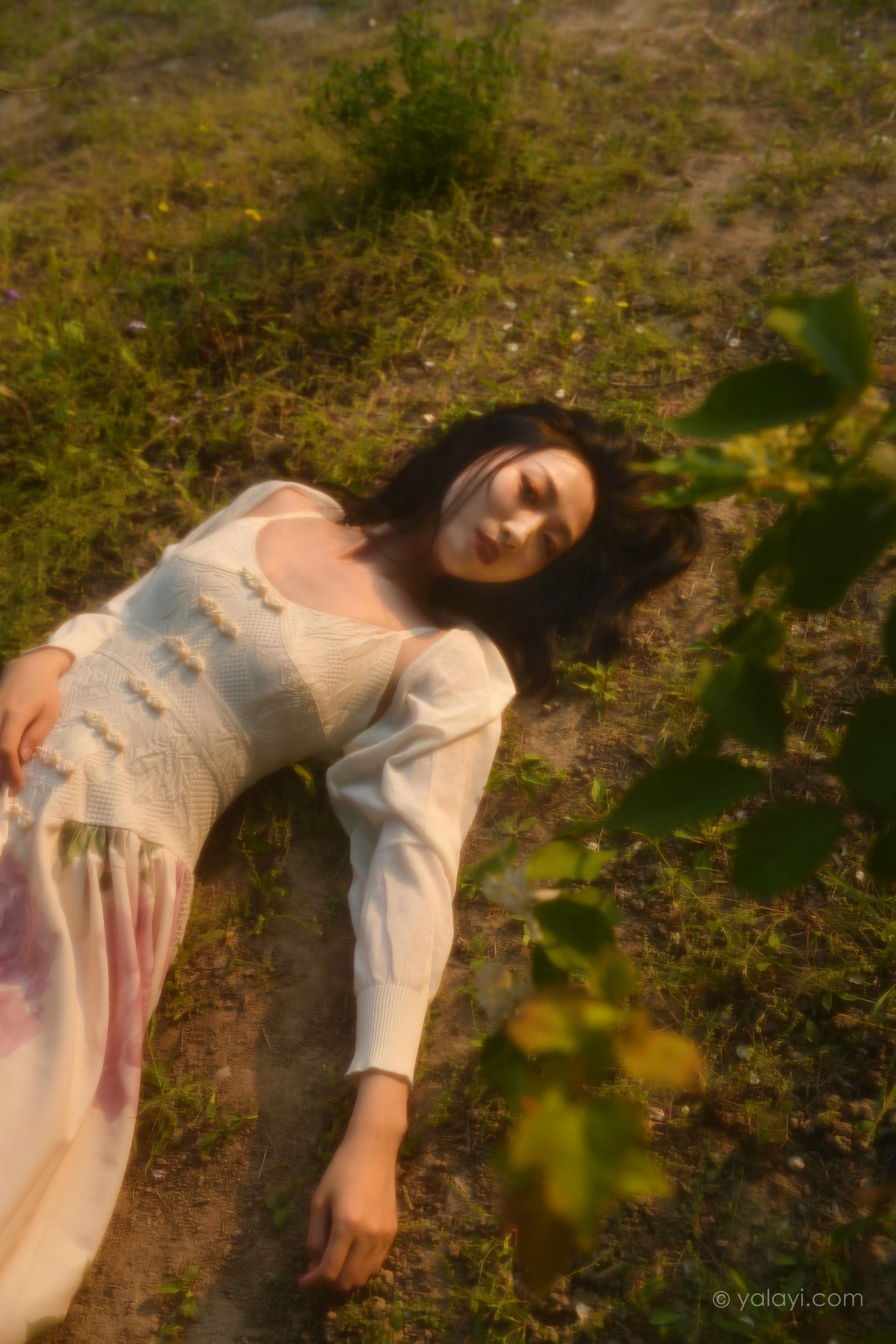 [YALAYI雅拉伊]2022.08.26 梦回 佳佳 白色透视小外套加吊带连衣裙清纯写真集第3张