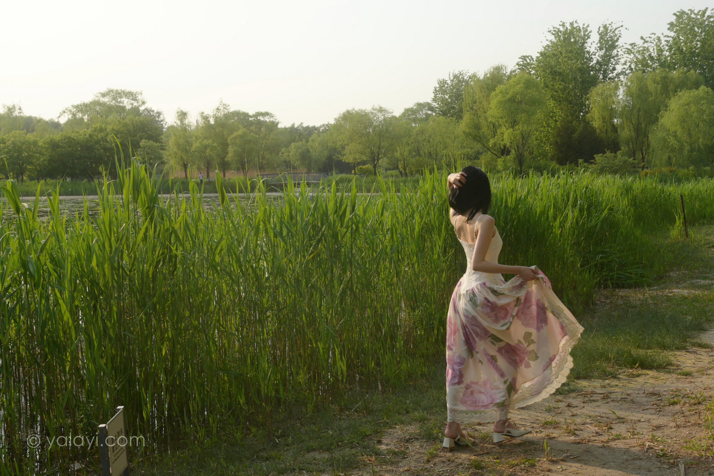 [YALAYI雅拉伊]2022.08.26 梦回 佳佳 白色透视小外套加吊带连衣裙清纯写真集第6张