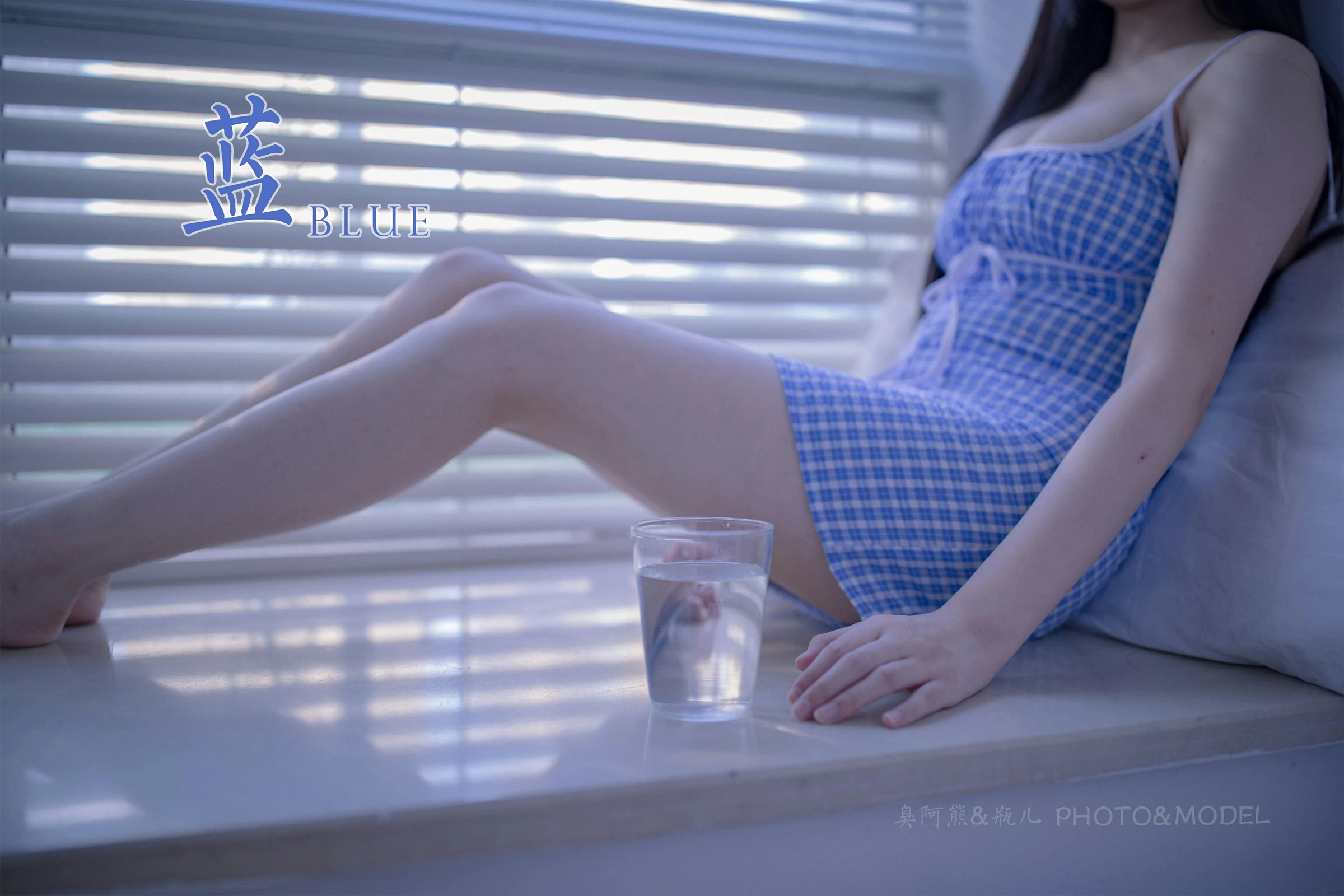 [YALAYI雅拉伊]NO.687 《蓝》 瓶儿 蓝色紧身吊带连衣裙性感私房写真集第21张