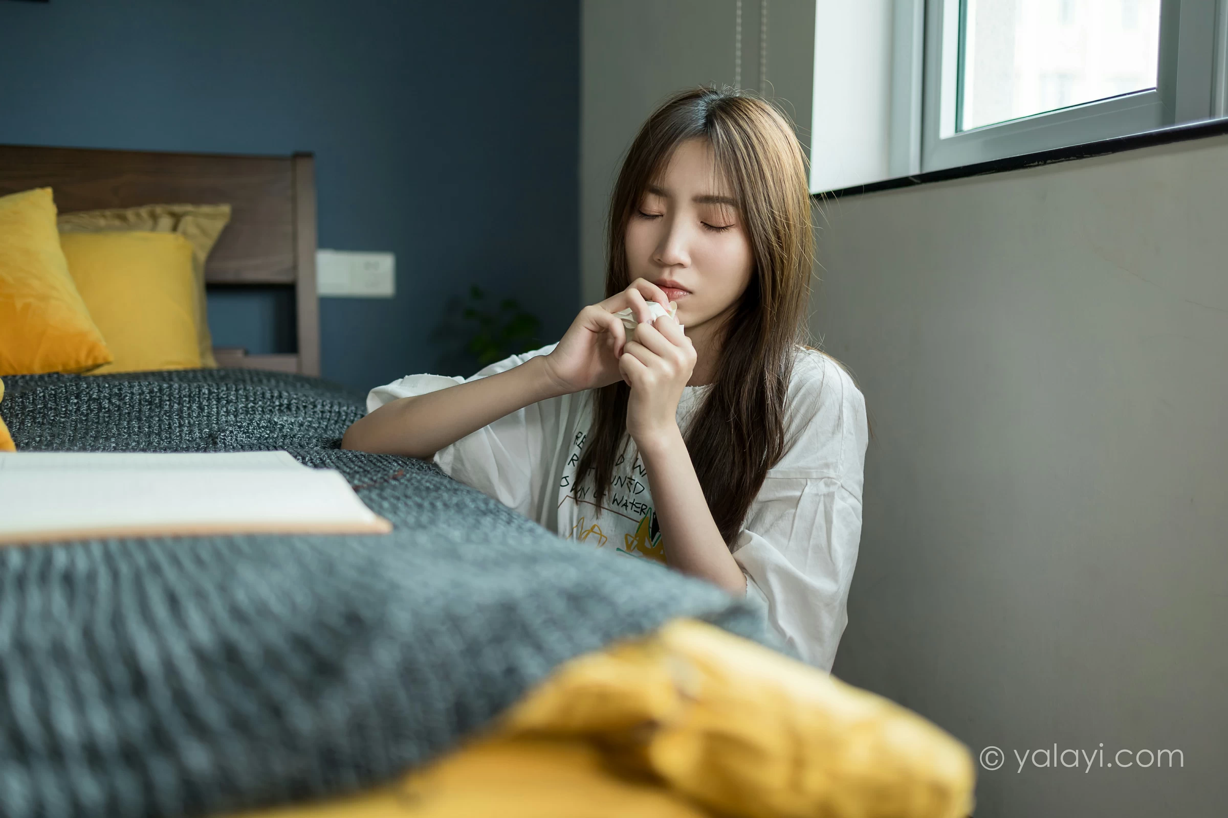 [YALAYI雅拉伊]NO.693 《好心分手》 小乔 白色连身短袖居家私房写真集第2张