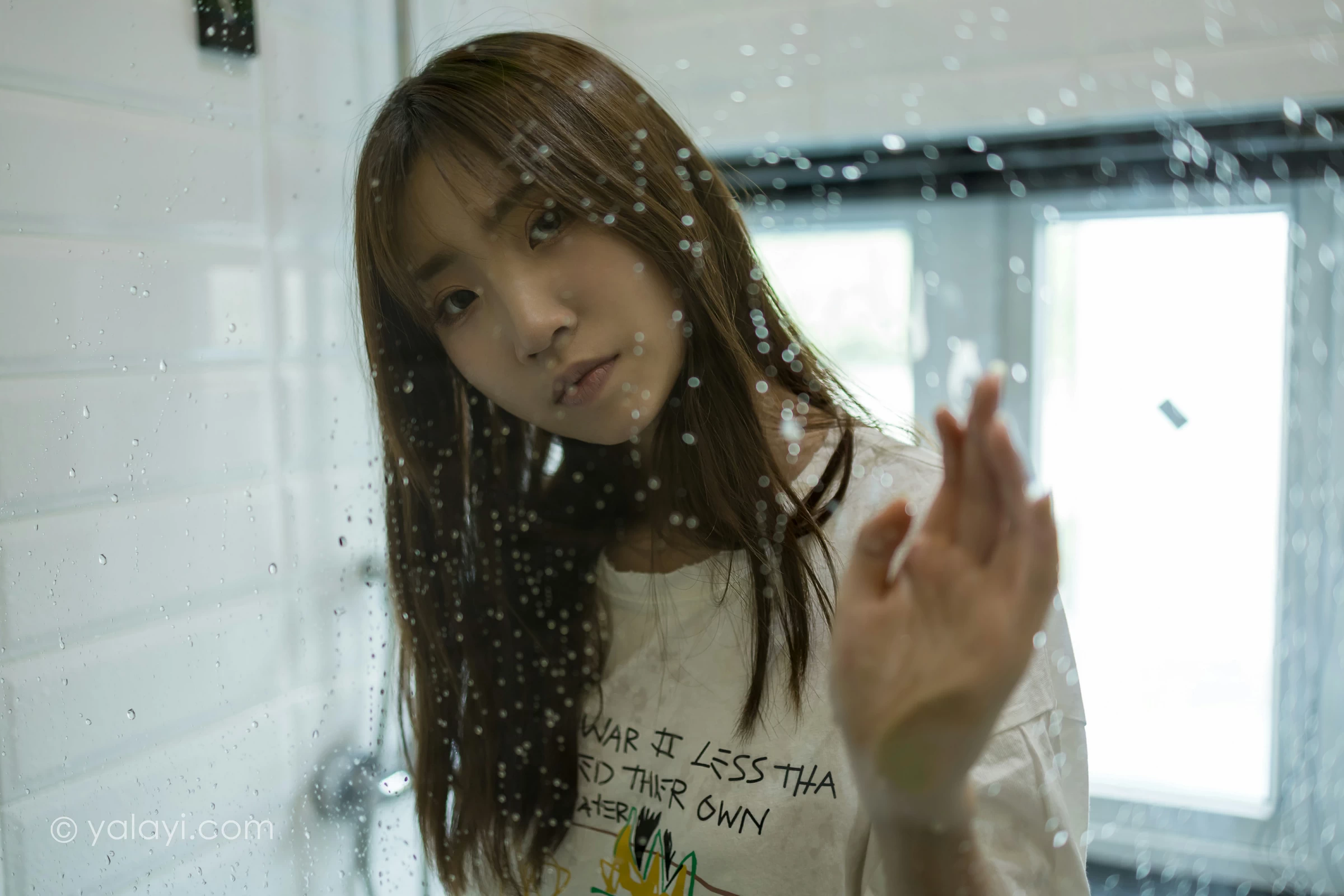 [YALAYI雅拉伊]NO.693 《好心分手》 小乔 白色连身短袖居家私房写真集第7张