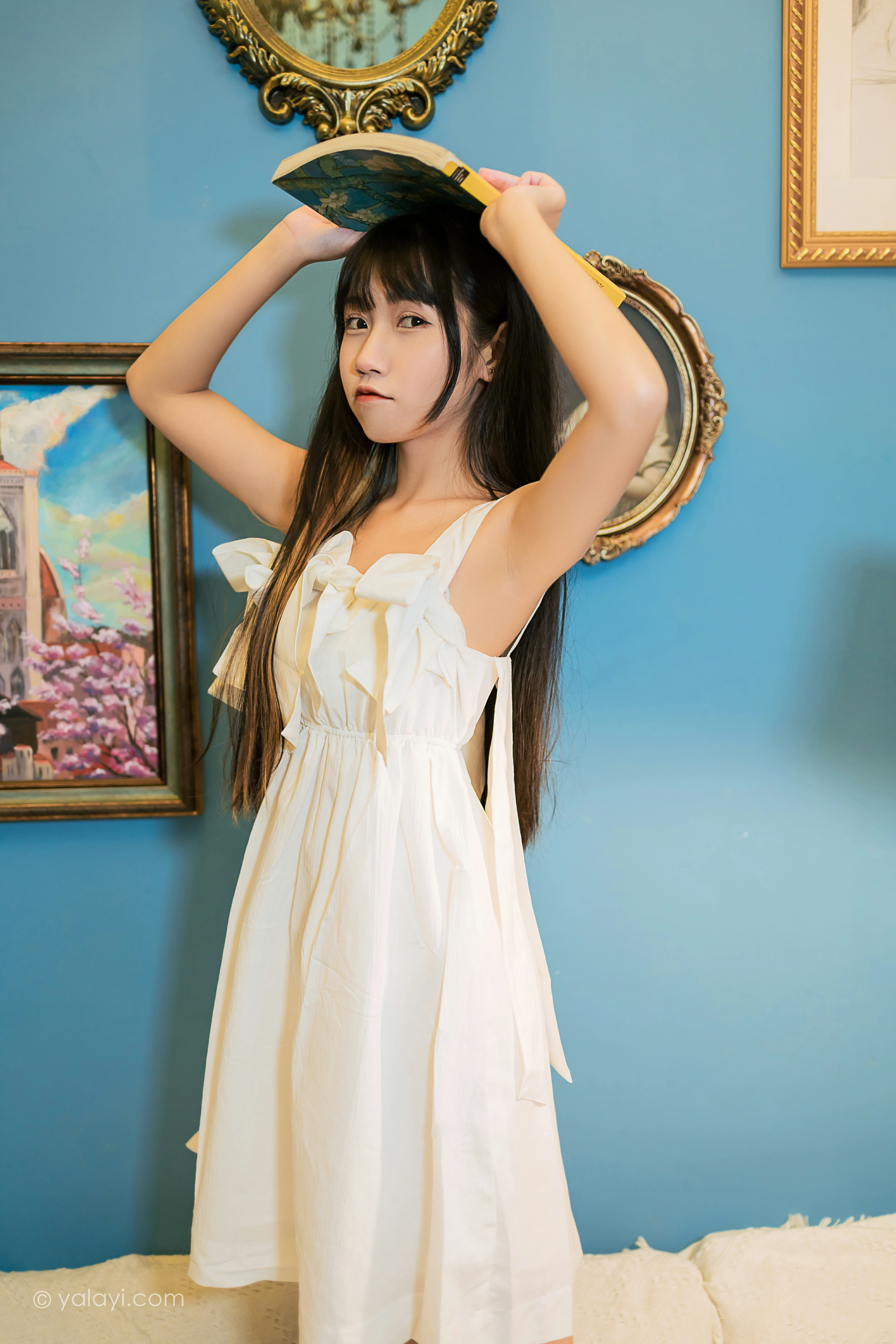 [YALAYI雅拉伊]NO.857 谁的杰作 弈思 白色吊带连衣裙居家性感写真集第10张