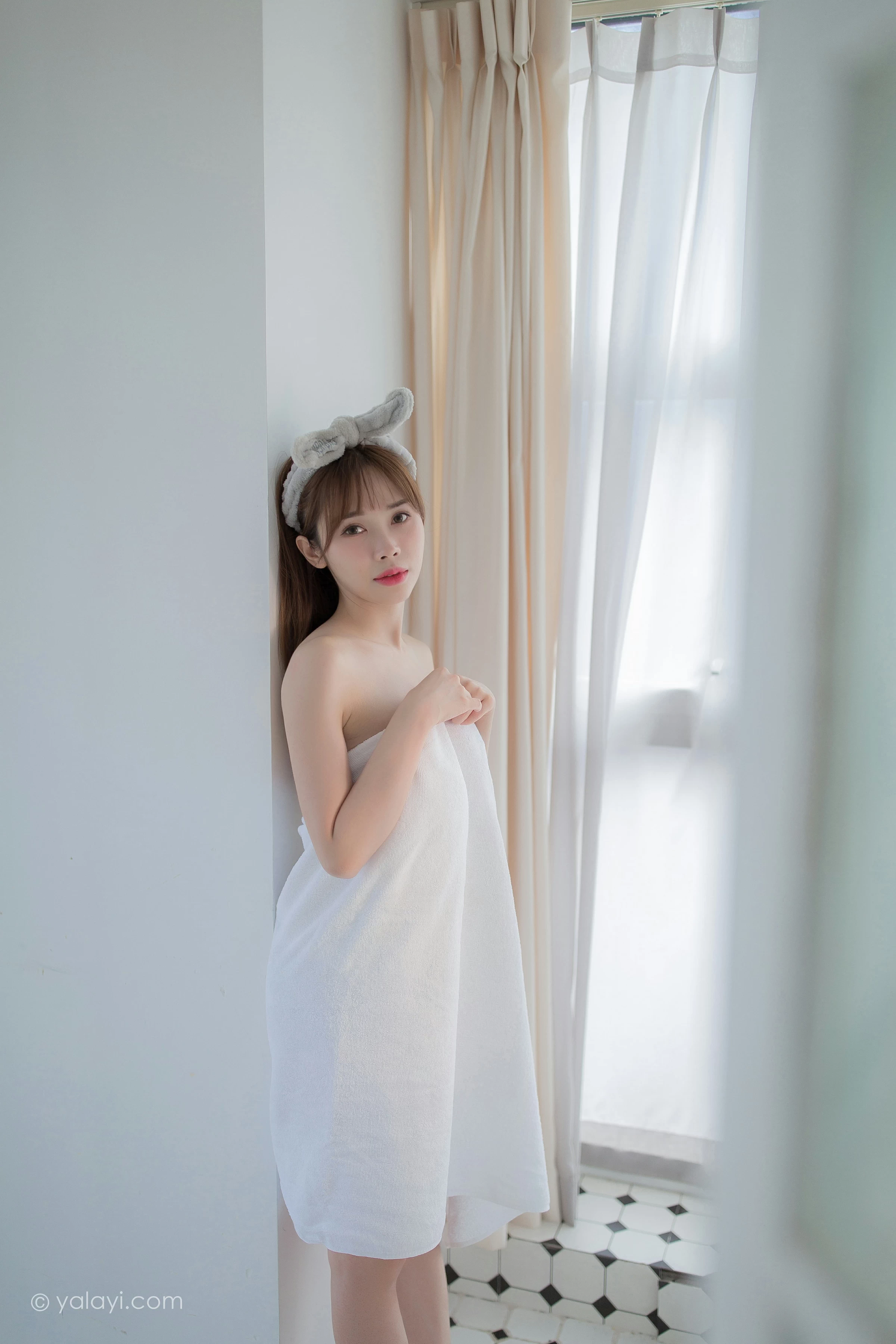 [YALAYI雅拉伊]NO.708 《沐心》 虞艺 白色浴袍居家性感私房写真集第10张