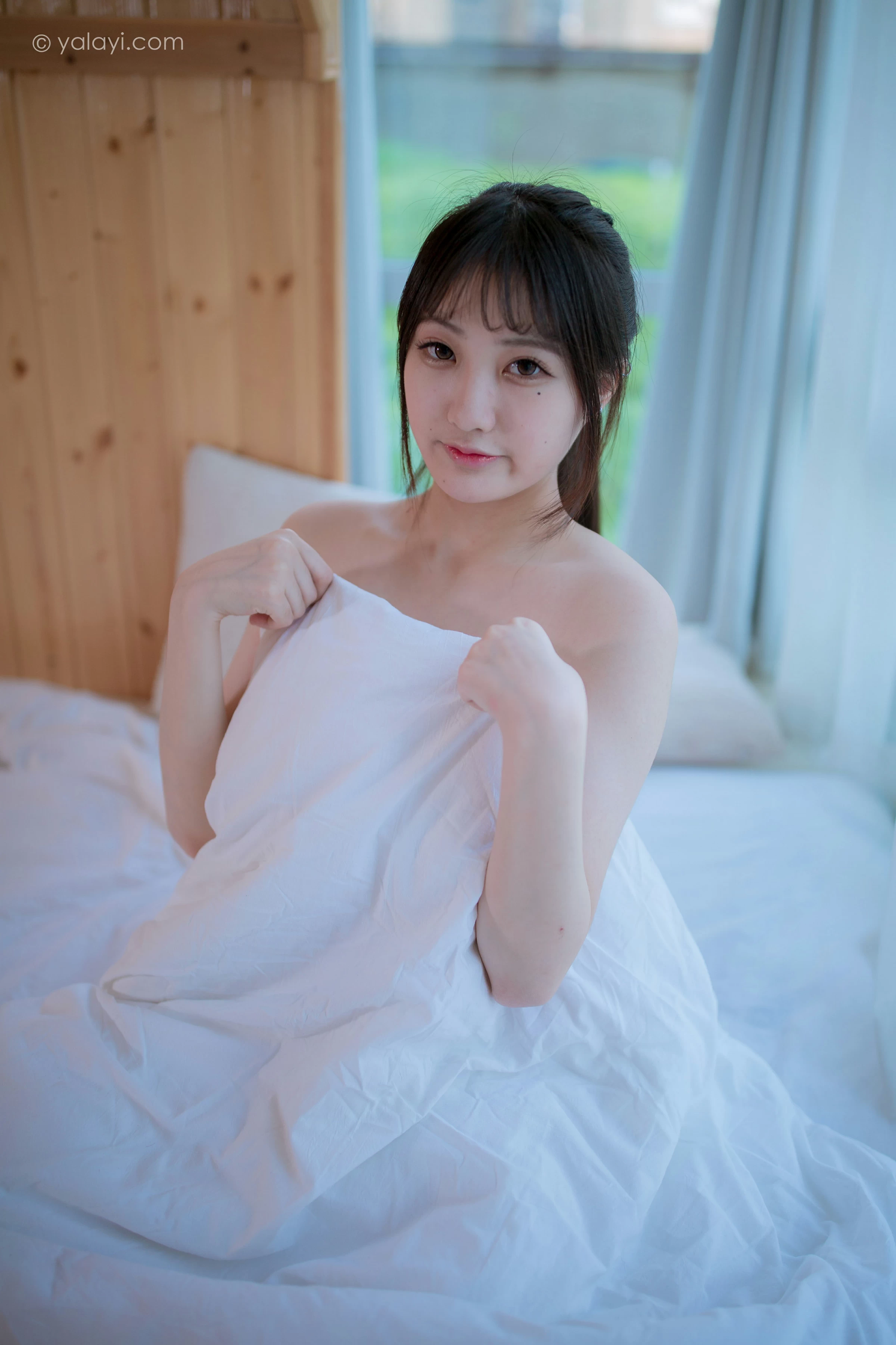 [YALAYI雅拉伊]NO.694 《木屋时光》 瓶儿 白色连身背心性感私房写真集第11张