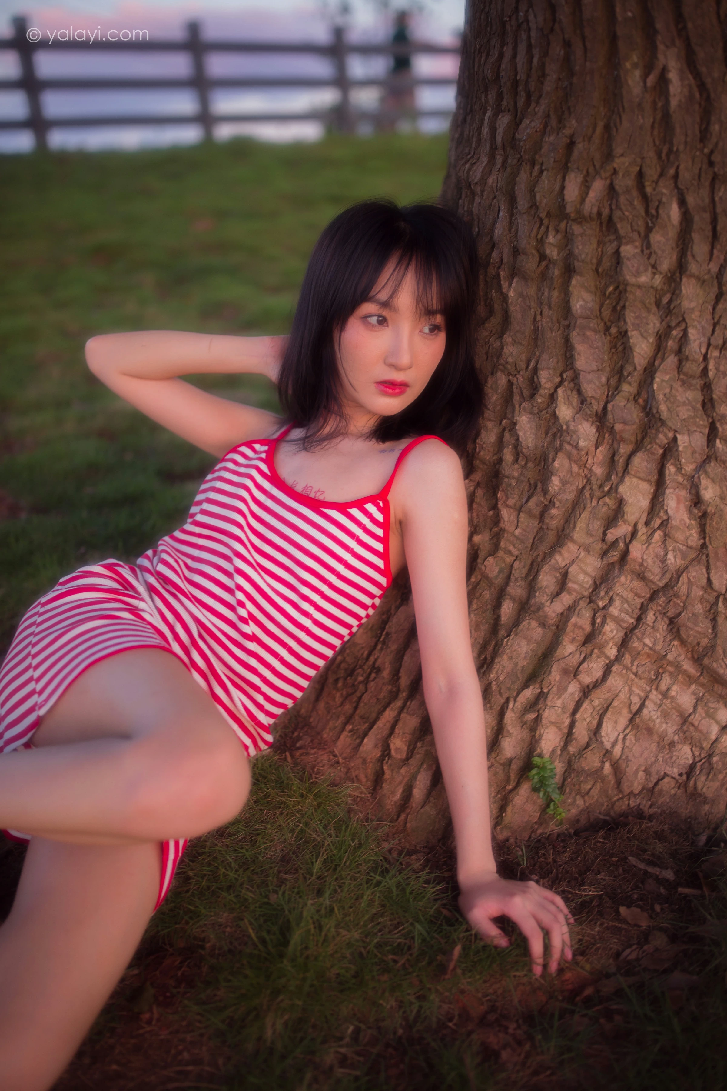 [YALAYI雅拉伊]NO.690 《红了》 落落 红色吊带连衣裙写真第12张