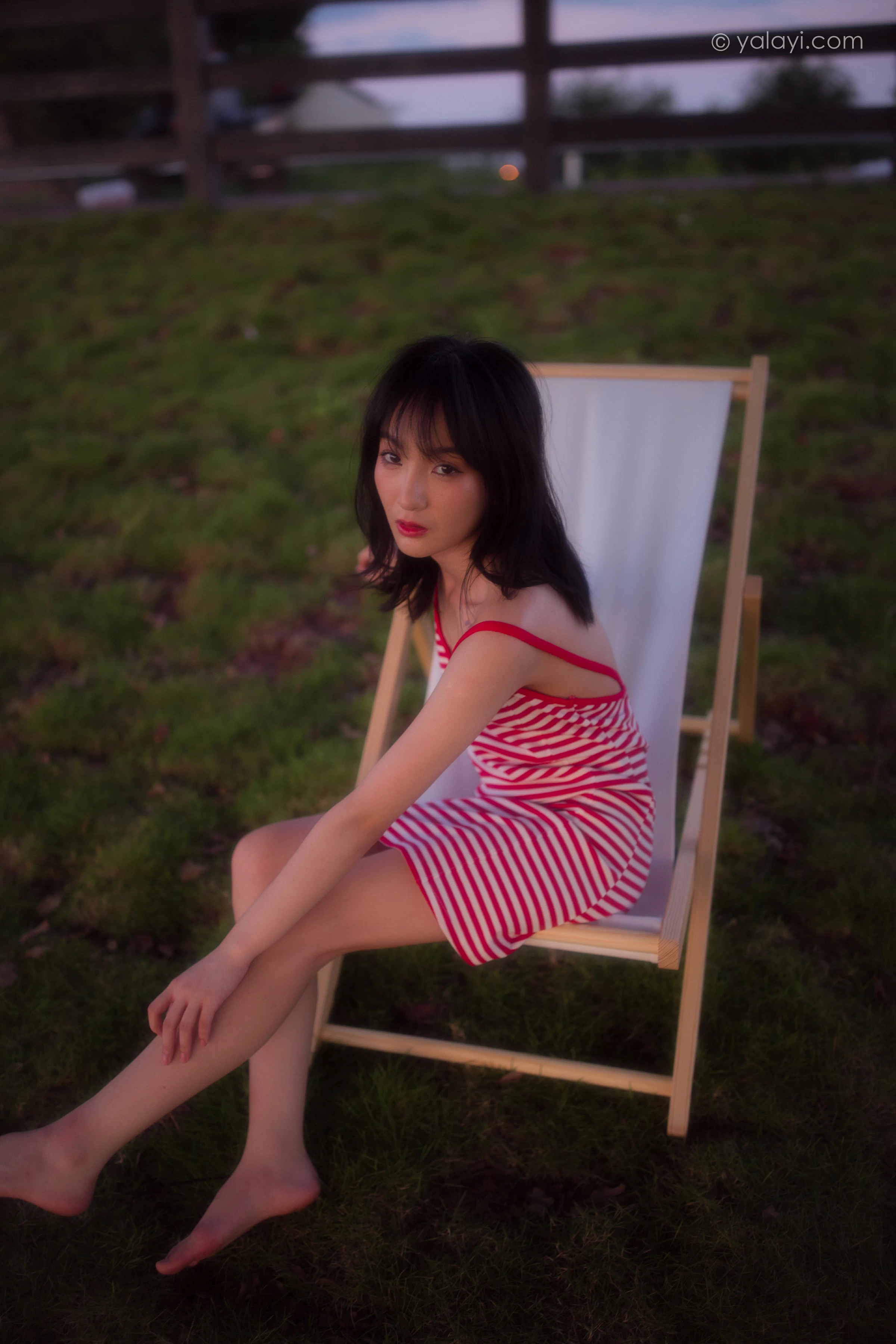 [YALAYI雅拉伊]NO.690 《红了》 落落 红色吊带连衣裙写真第16张