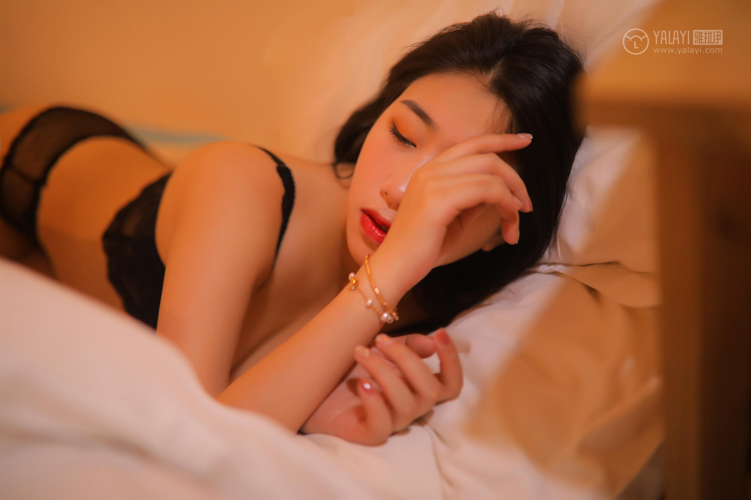 [YALAYI雅拉伊]2022.08.30 夜半私语 婼茹 黑色透视睡衣加蕾丝内衣性感私房写真集第5张