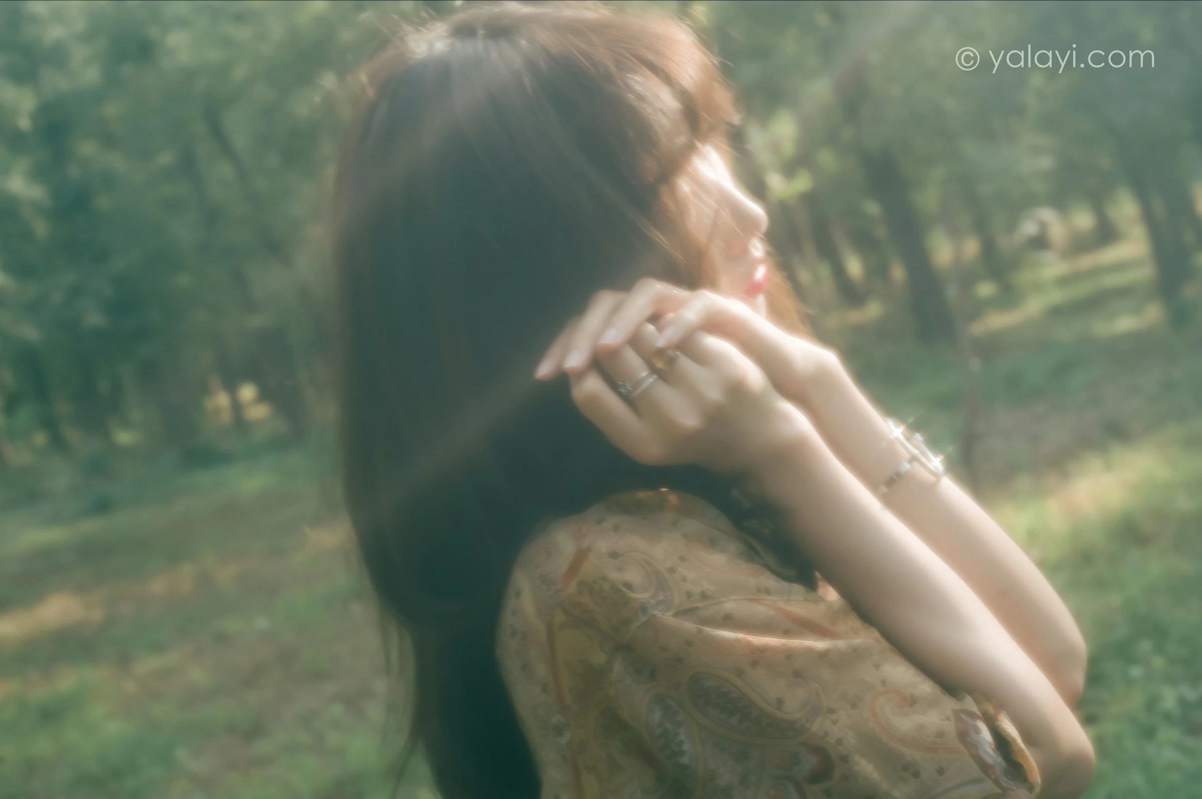 [YALAYI雅拉伊]NO.691 《梦境》 佳佳 橙色性感小背心加短裙私房写真第2张