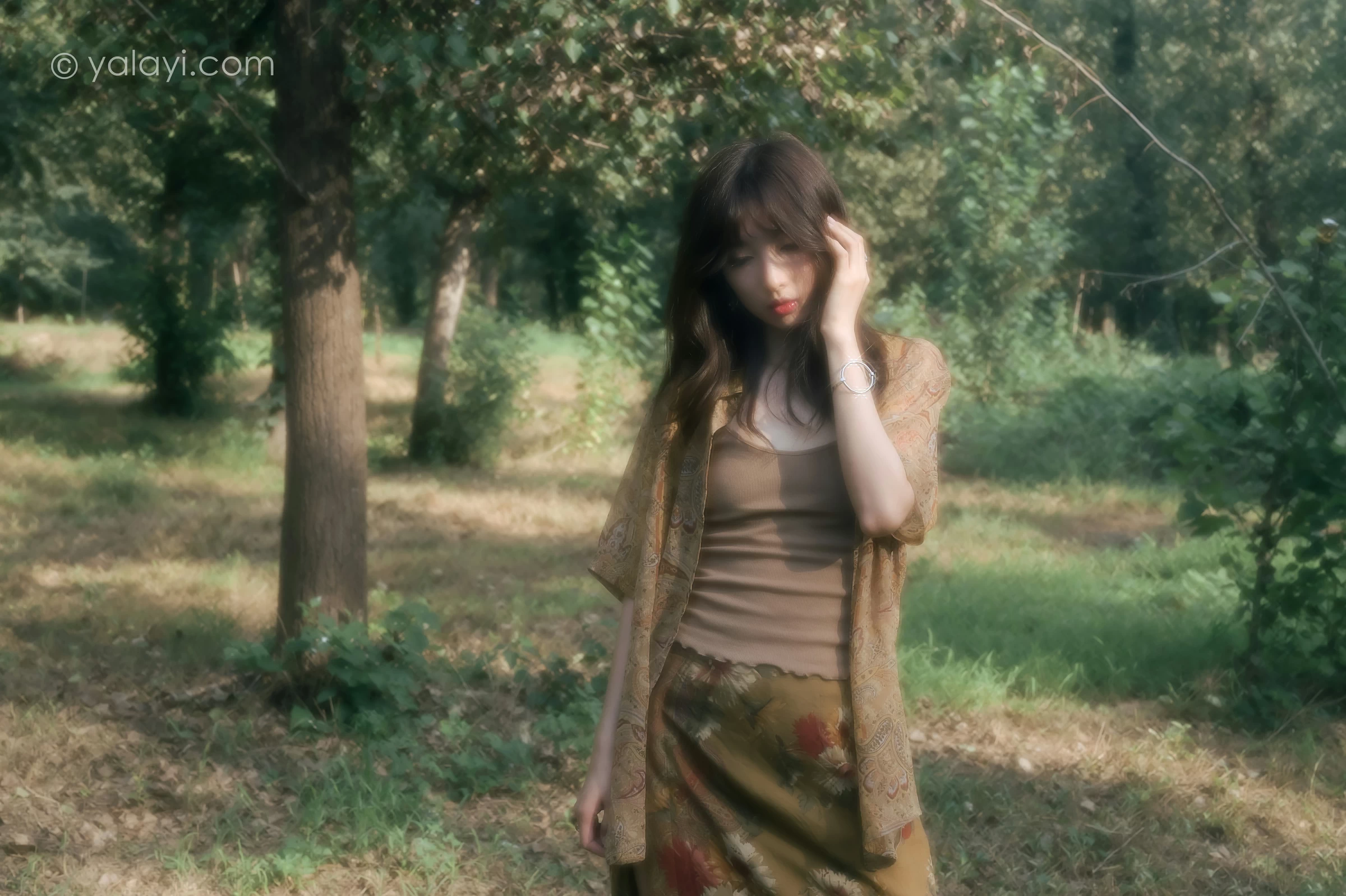 [YALAYI雅拉伊]NO.691 《梦境》 佳佳 橙色性感小背心加短裙私房写真第3张