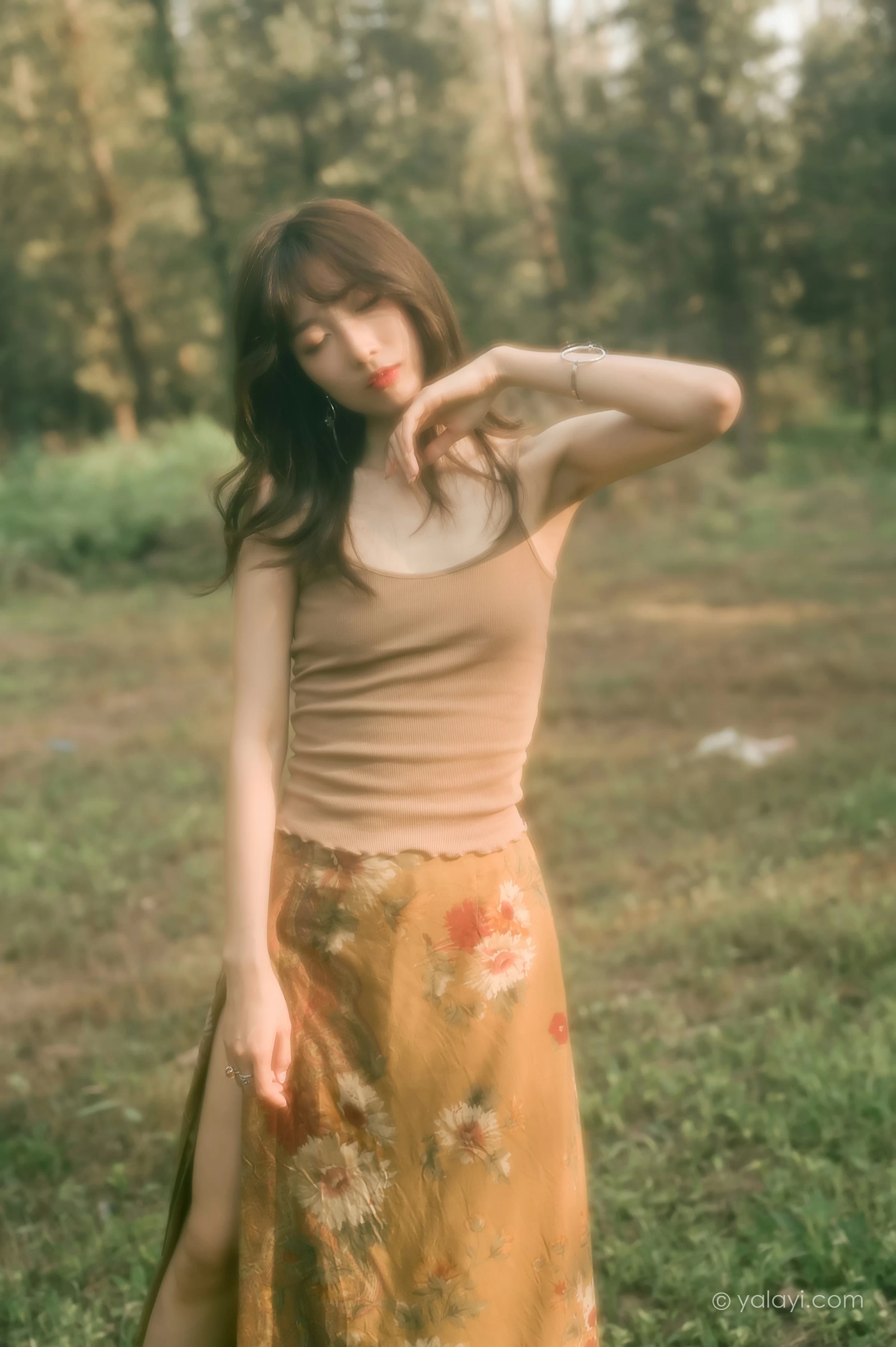 [YALAYI雅拉伊]NO.691 《梦境》 佳佳 橙色性感小背心加短裙私房写真第7张