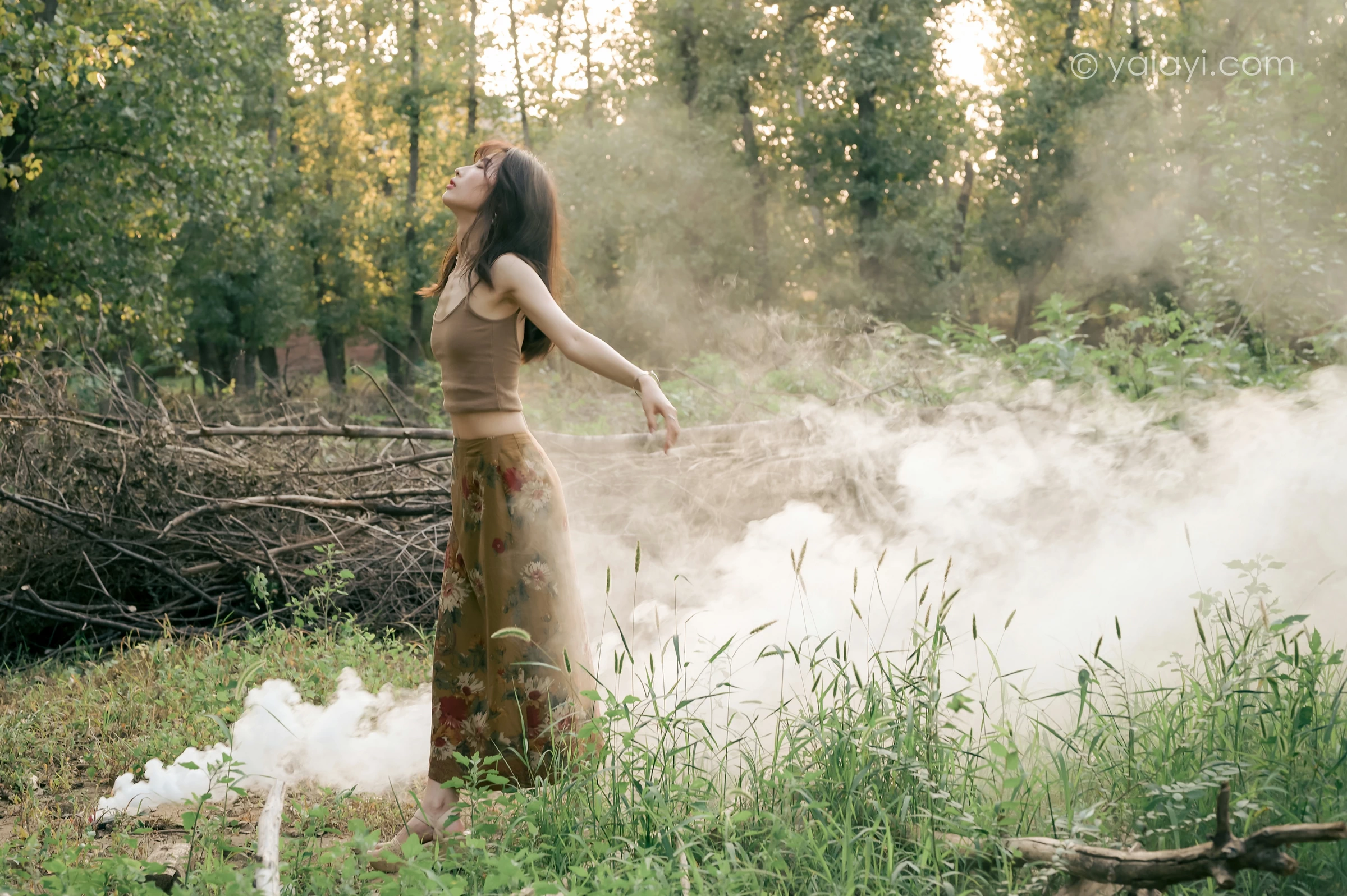 [YALAYI雅拉伊]NO.691 《梦境》 佳佳 橙色性感小背心加短裙私房写真第17张