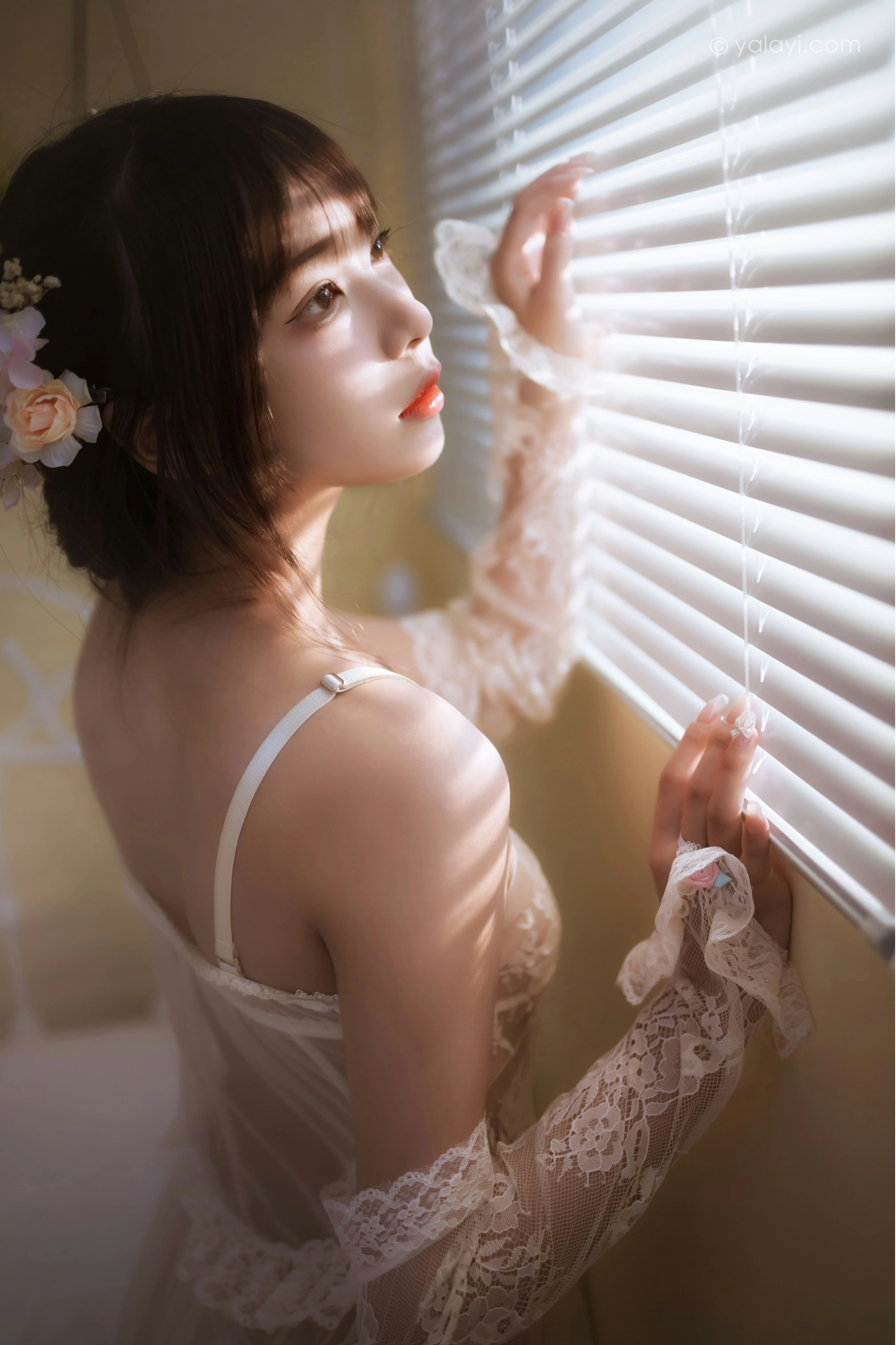 [YALAYI雅拉伊]NO.807 似梦初觉 阿禾 白色透视情趣连衣裙加蕾丝内衣性感私房写真集第11张