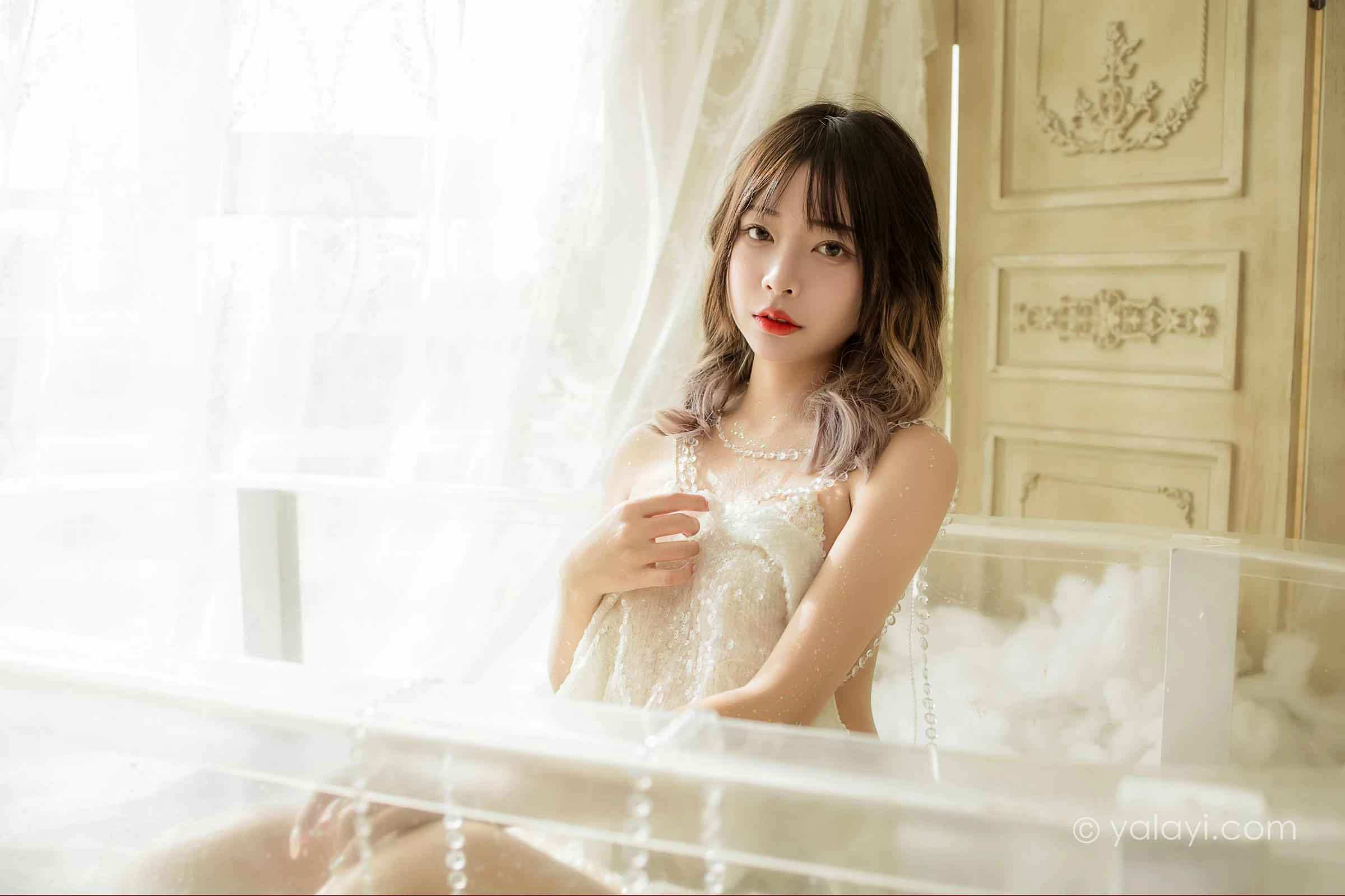 [YALAYI雅拉伊]2021.11.22 水中白莲 阿禾 白色透视裸背礼服裙性感私房写真集第2张