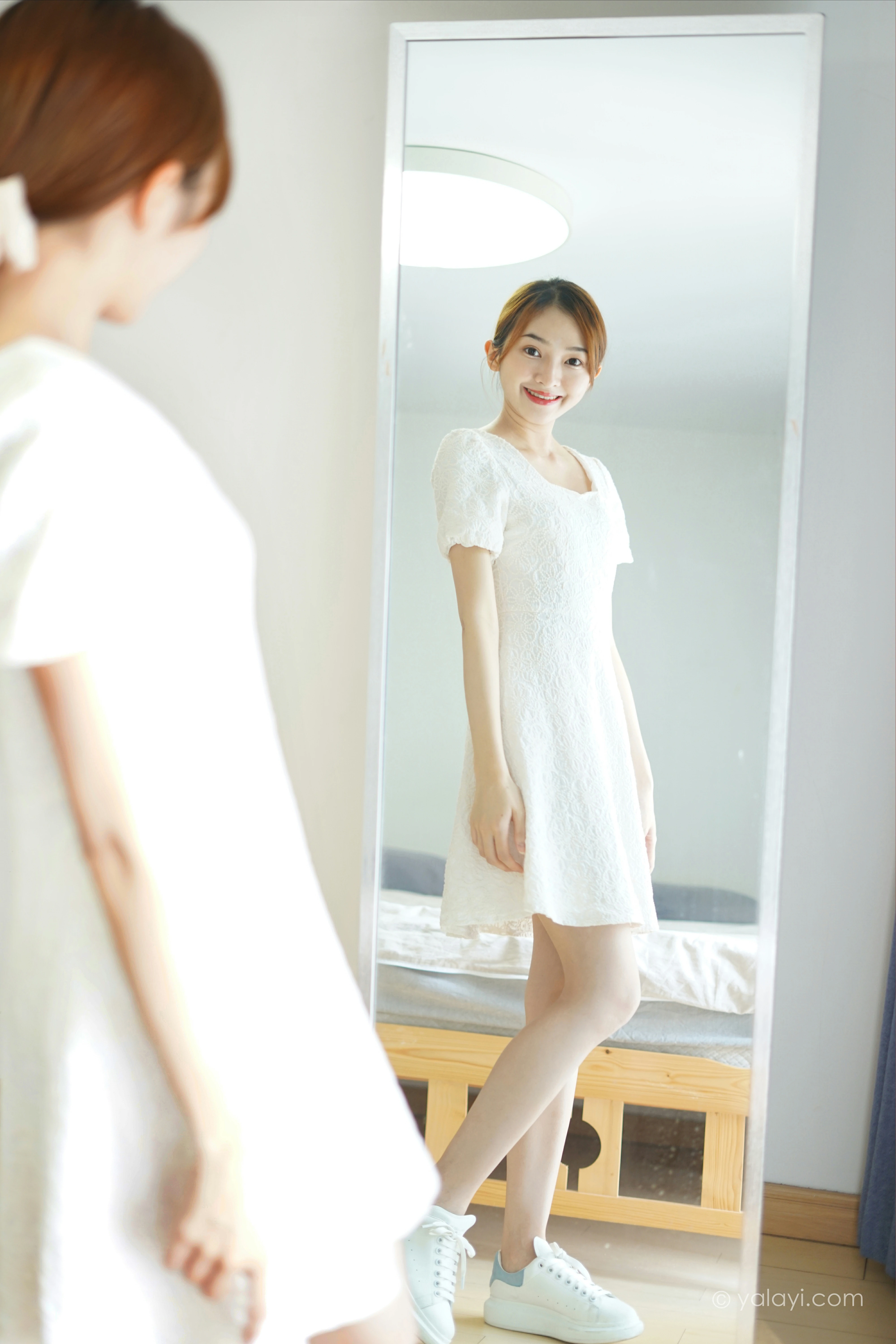 [YALAYI雅拉伊]NO.854 清晨阳光 楚媛 白色蕾丝连衣裙居家性感写真集第9张
