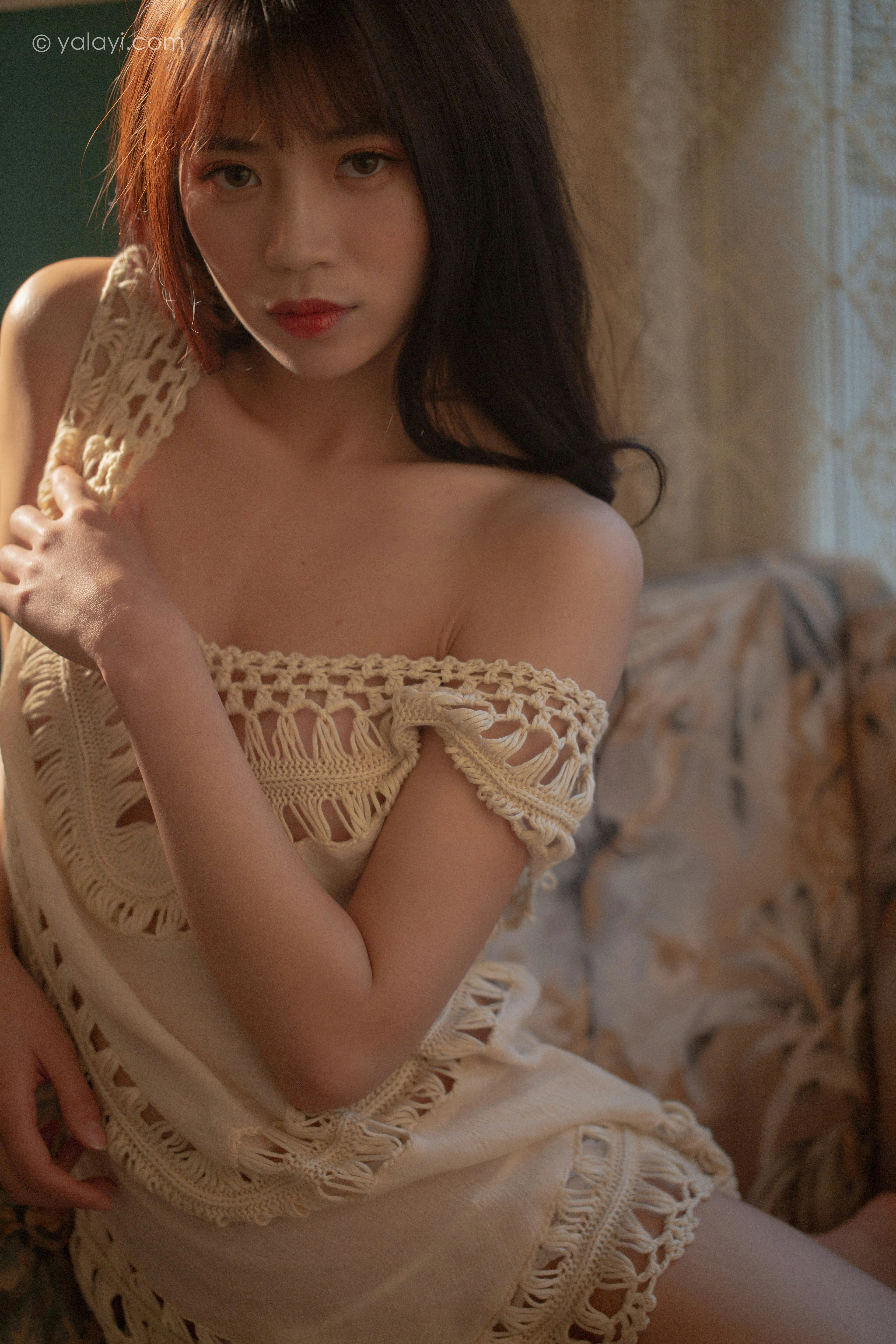 [YALAYI雅拉伊]2021.11.08 无常 丽雅 白色镂空连衣裙与蕾丝睡衣性感私房写真集第9张