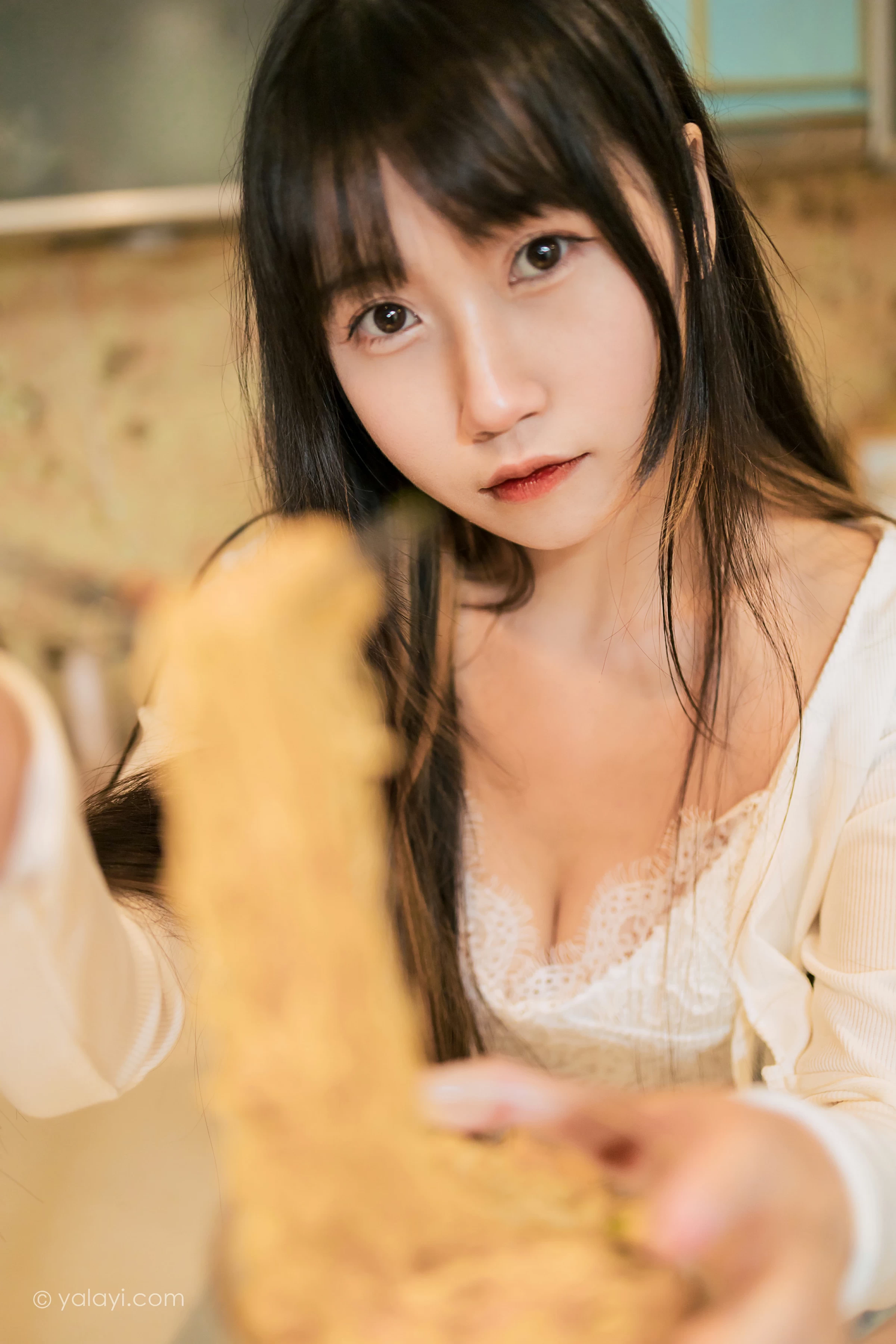 [YALAYI雅拉伊]2021.11.26 在一起每天都是纪念日 弈思 白色衬衫与牛仔短裤加蕾丝内衣性感写真集第1张