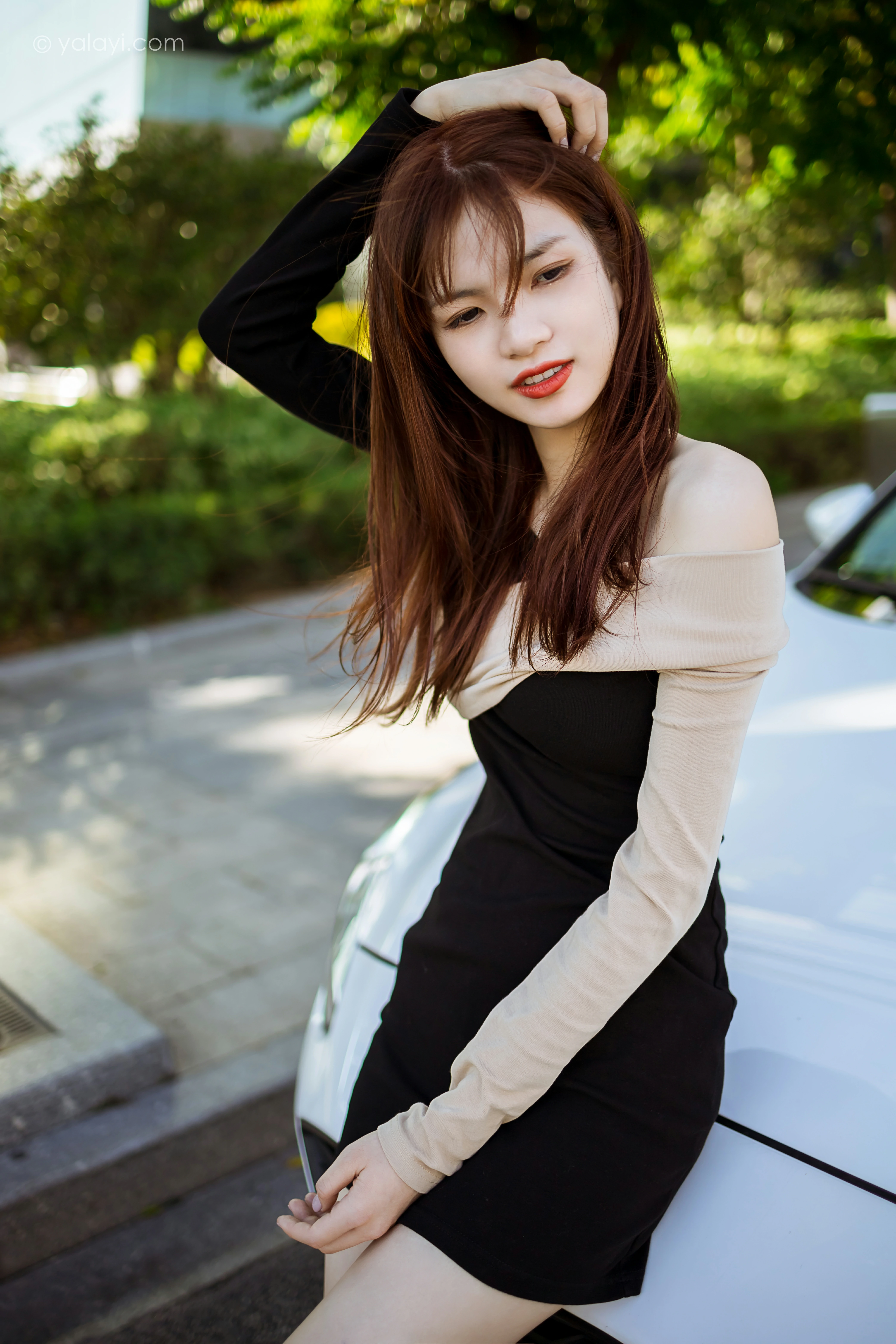 [YALAYI雅拉伊]2021.11.10 兜风 茹莎 黑色连身礼服裙性感写真集第13张