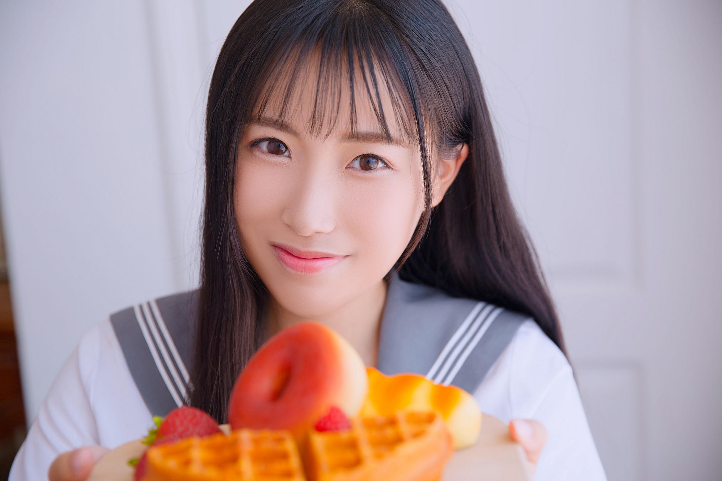 [YALAYI雅拉伊]2022.06.13 秘密花园 清纯少女 JK水手制服与粉色吊带内衣加短裤私房写真集第1张