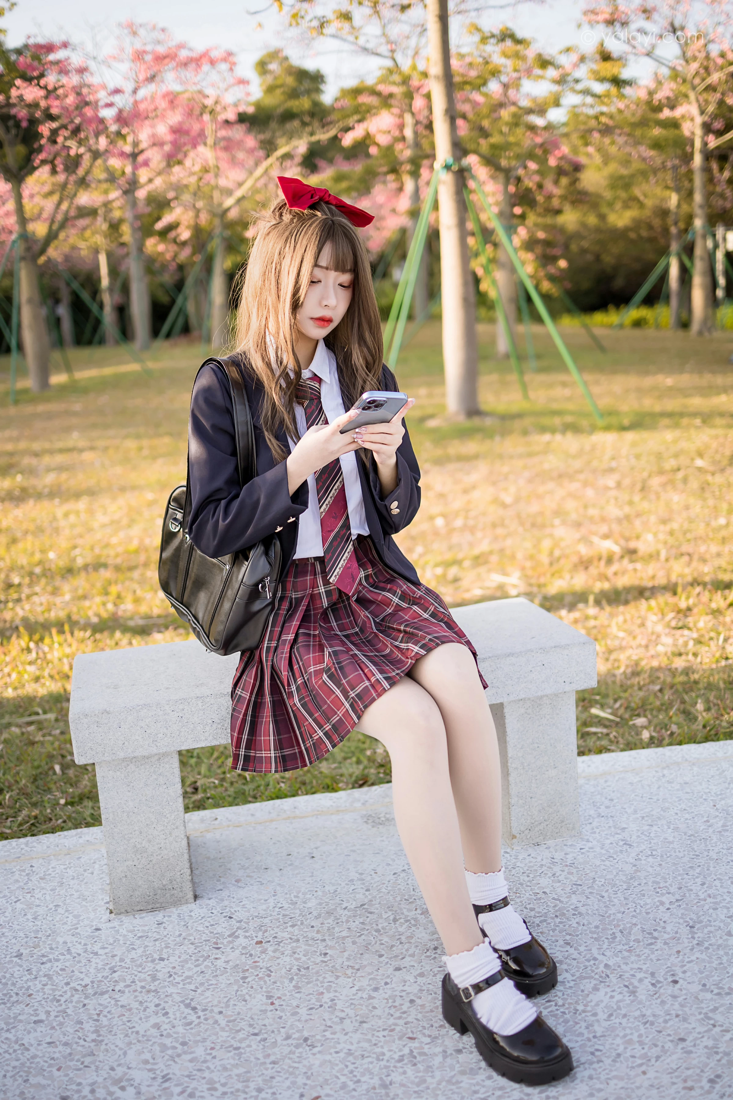 [YALAYI雅拉伊]2022.01.03 最美的青春 阿禾 蓝色JK制服衬衫加红色格子短裙私房写真集第5张