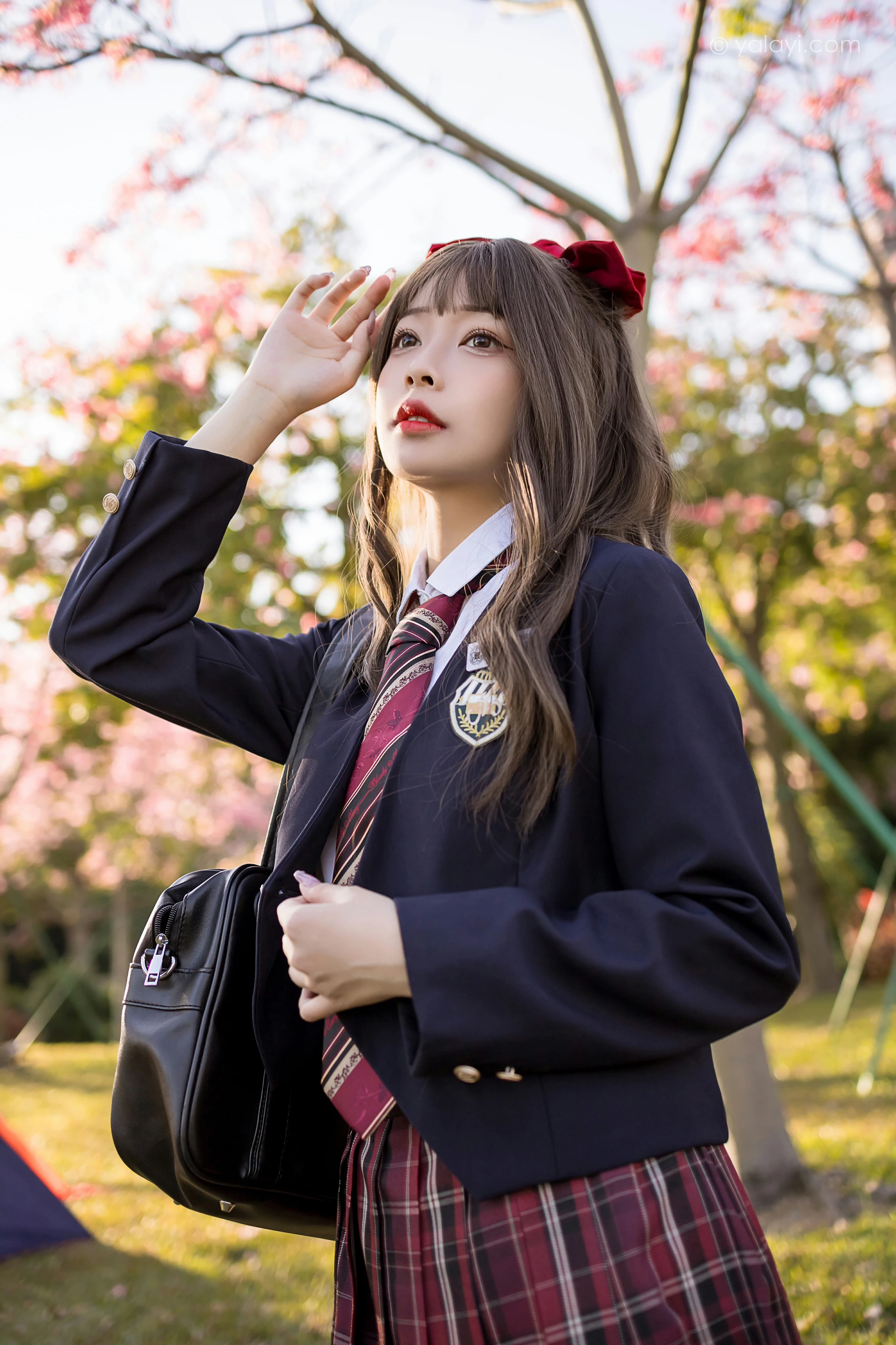 [YALAYI雅拉伊]2022.01.03 最美的青春 阿禾 蓝色JK制服衬衫加红色格子短裙私房写真集第11张