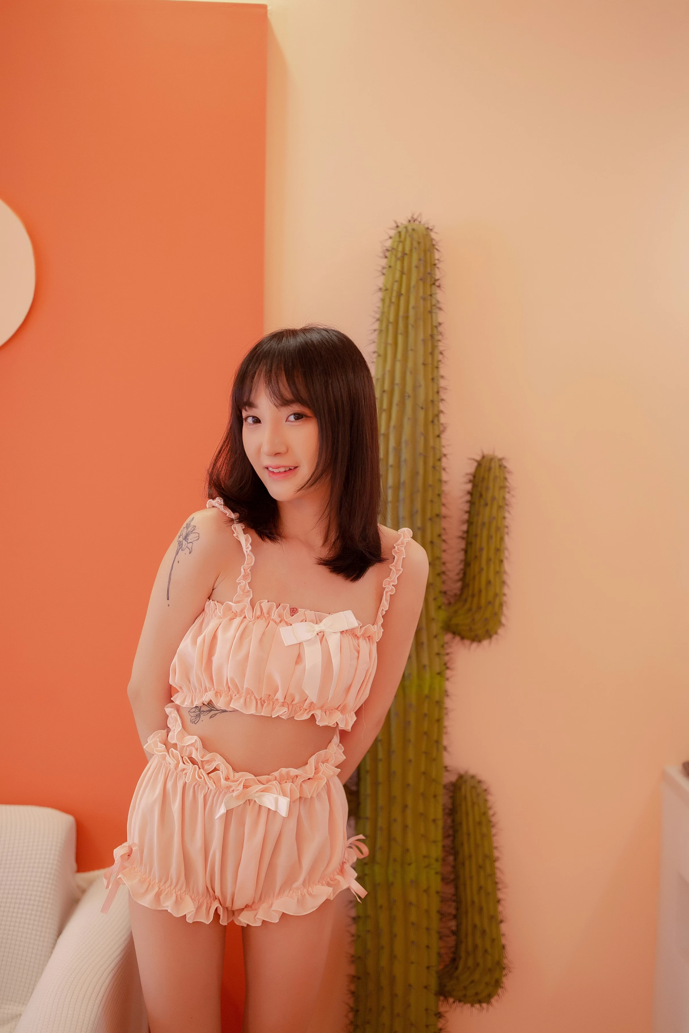 [YALAYI雅拉伊]NO.697 《女友宅日志》 落落 粉色情情趣内衣加短裤性感私房写真集第7张