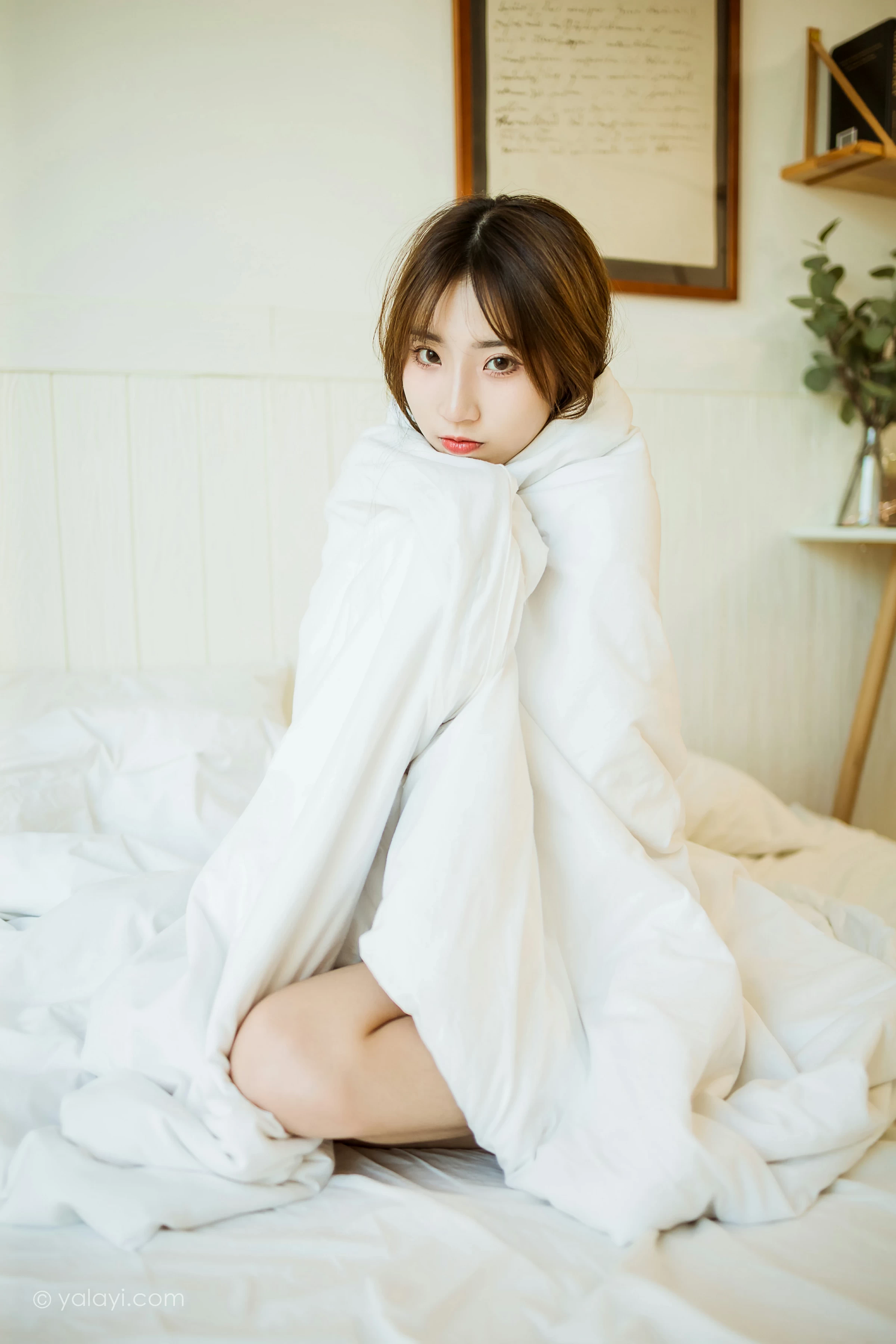 [YALAYI雅拉伊]NO.723 《青涩回忆》 小乔 黄色小背心加白色短裤居家私房写真第11张