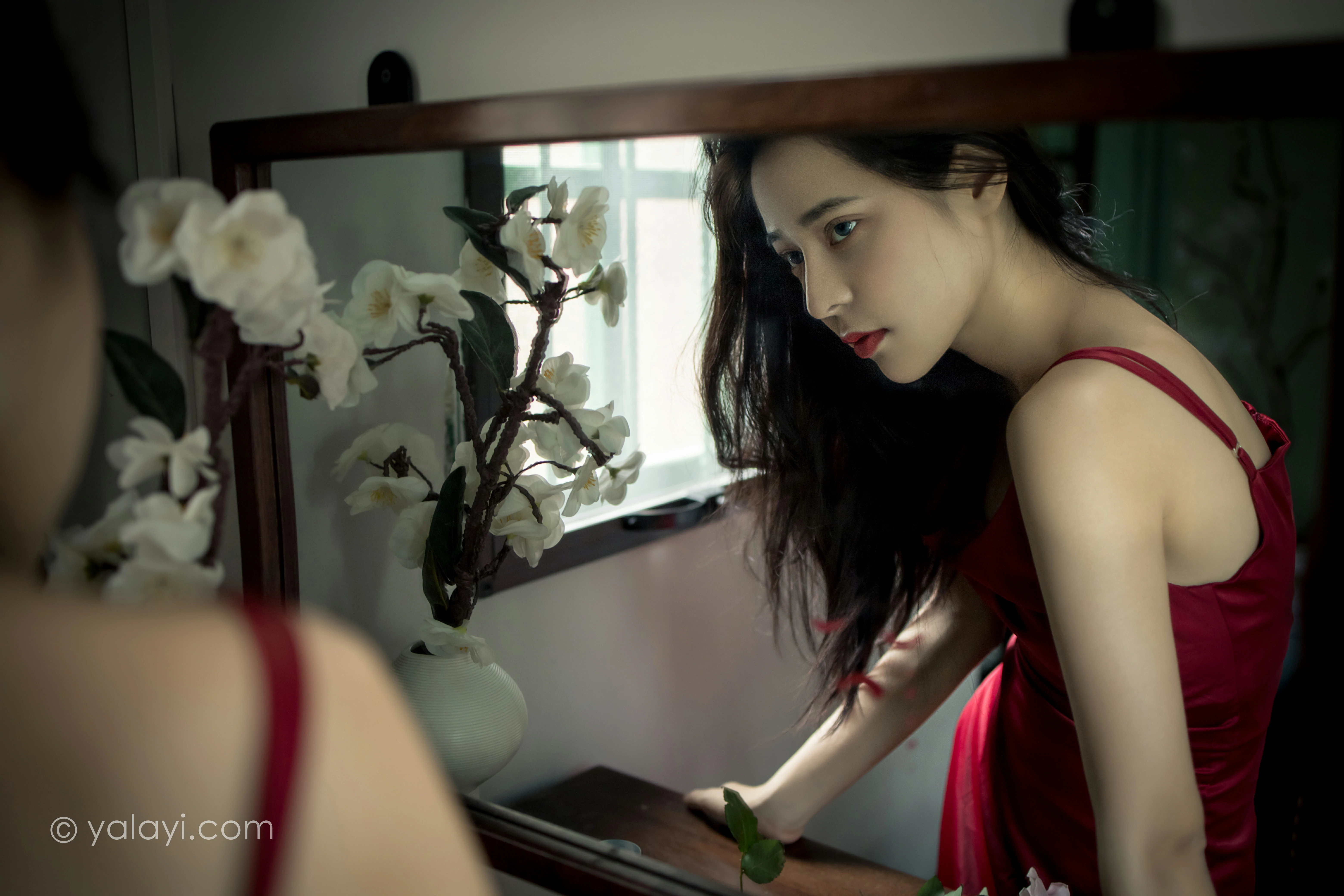 [YALAYI雅拉伊]NO.848 红颜 诗咏 红色吊带连衣裙居家性感写真集第12张