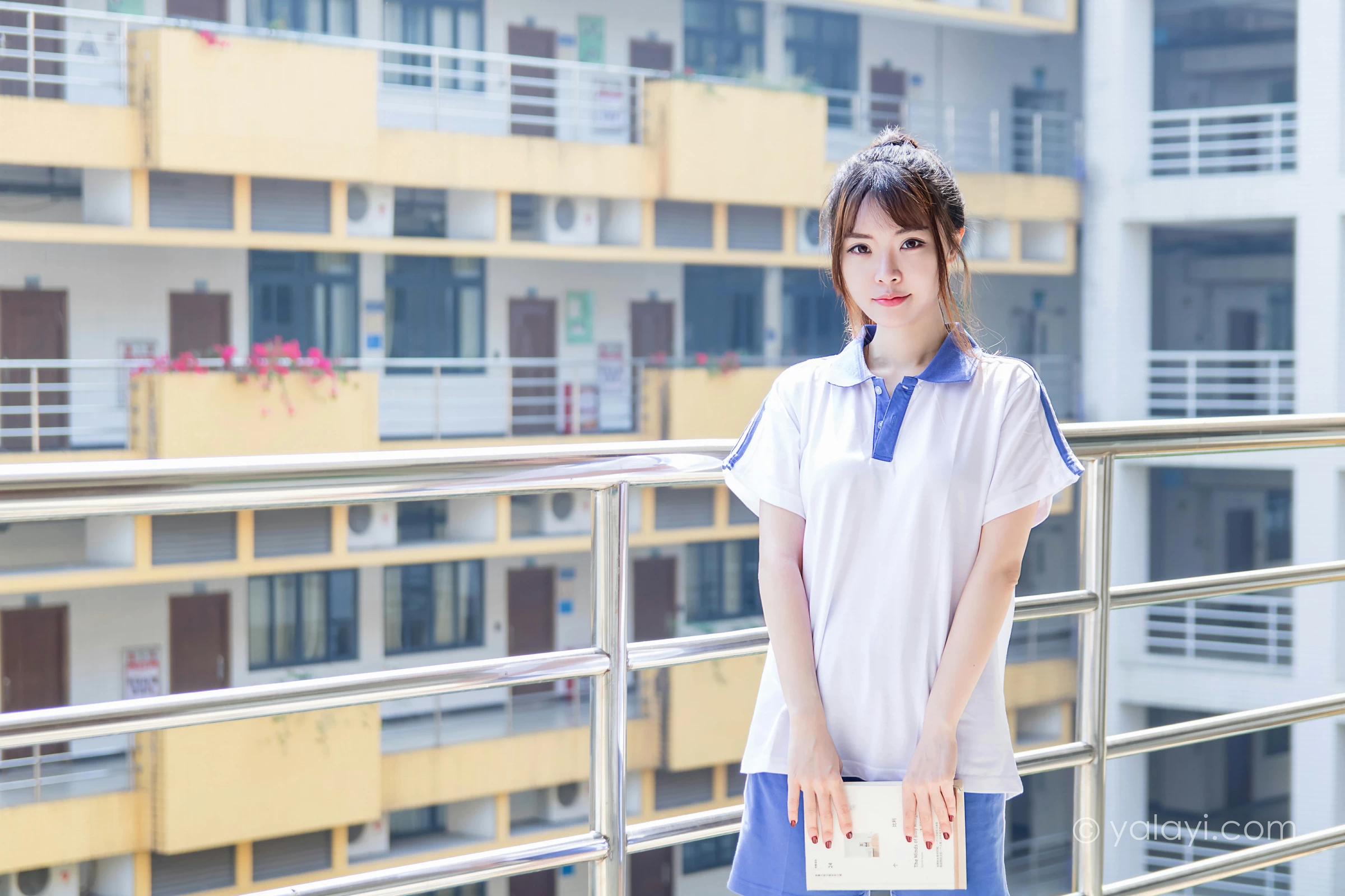 [YALAYI雅拉伊]NO.731 《那些年》 阳阳 白色短袖校服加蓝色短裤私房写真集第14张