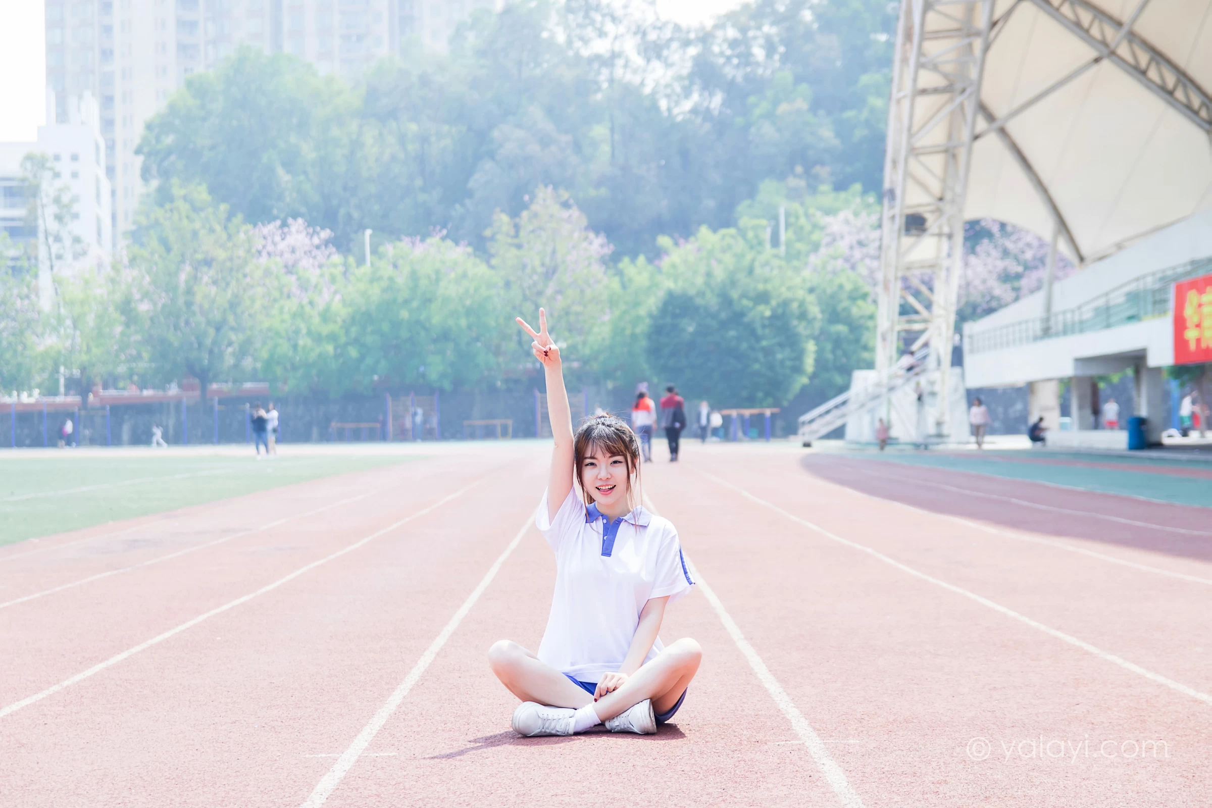 [YALAYI雅拉伊]NO.731 《那些年》 阳阳 白色短袖校服加蓝色短裤私房写真集第7张