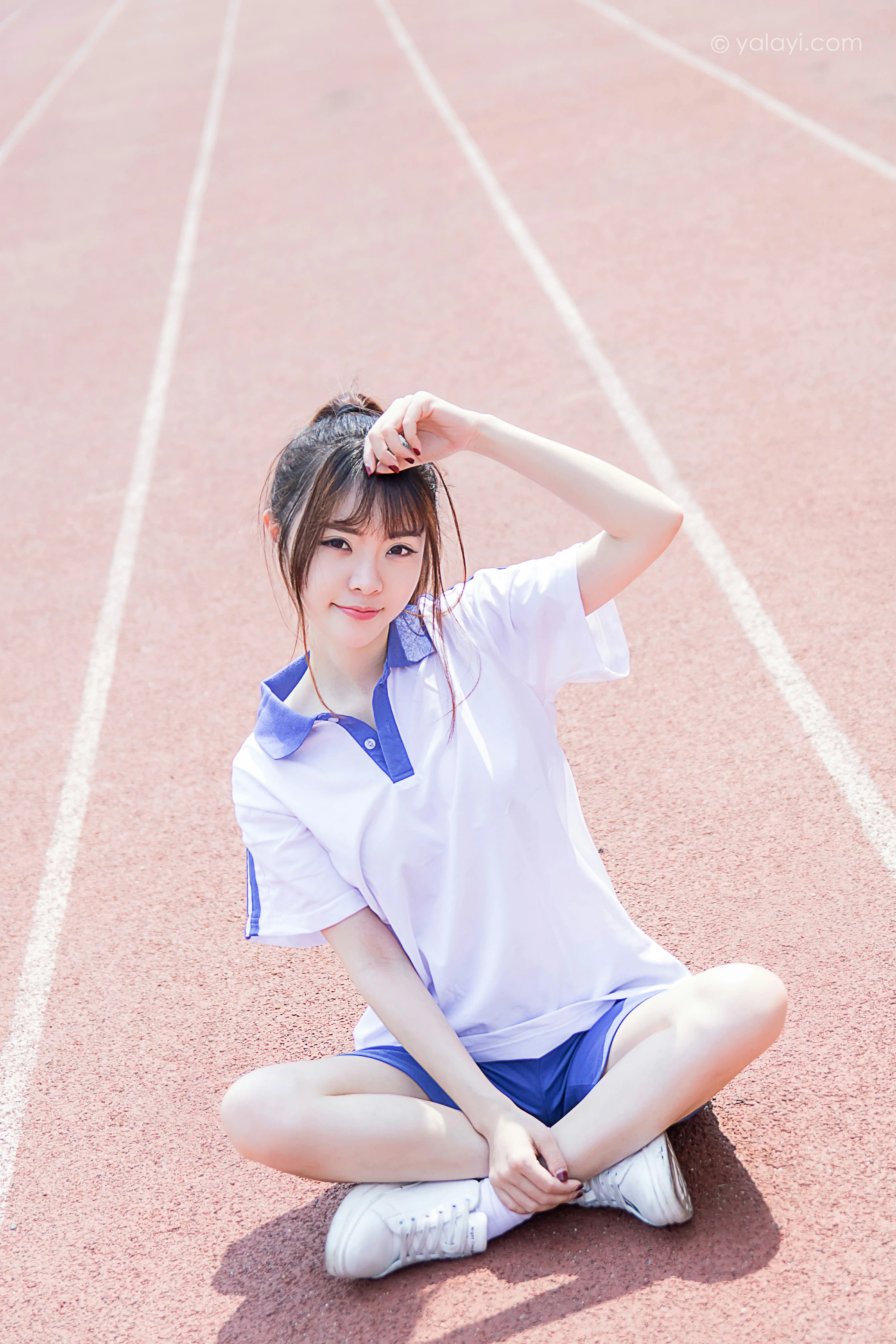 [YALAYI雅拉伊]NO.731 《那些年》 阳阳 白色短袖校服加蓝色短裤私房写真集第13张